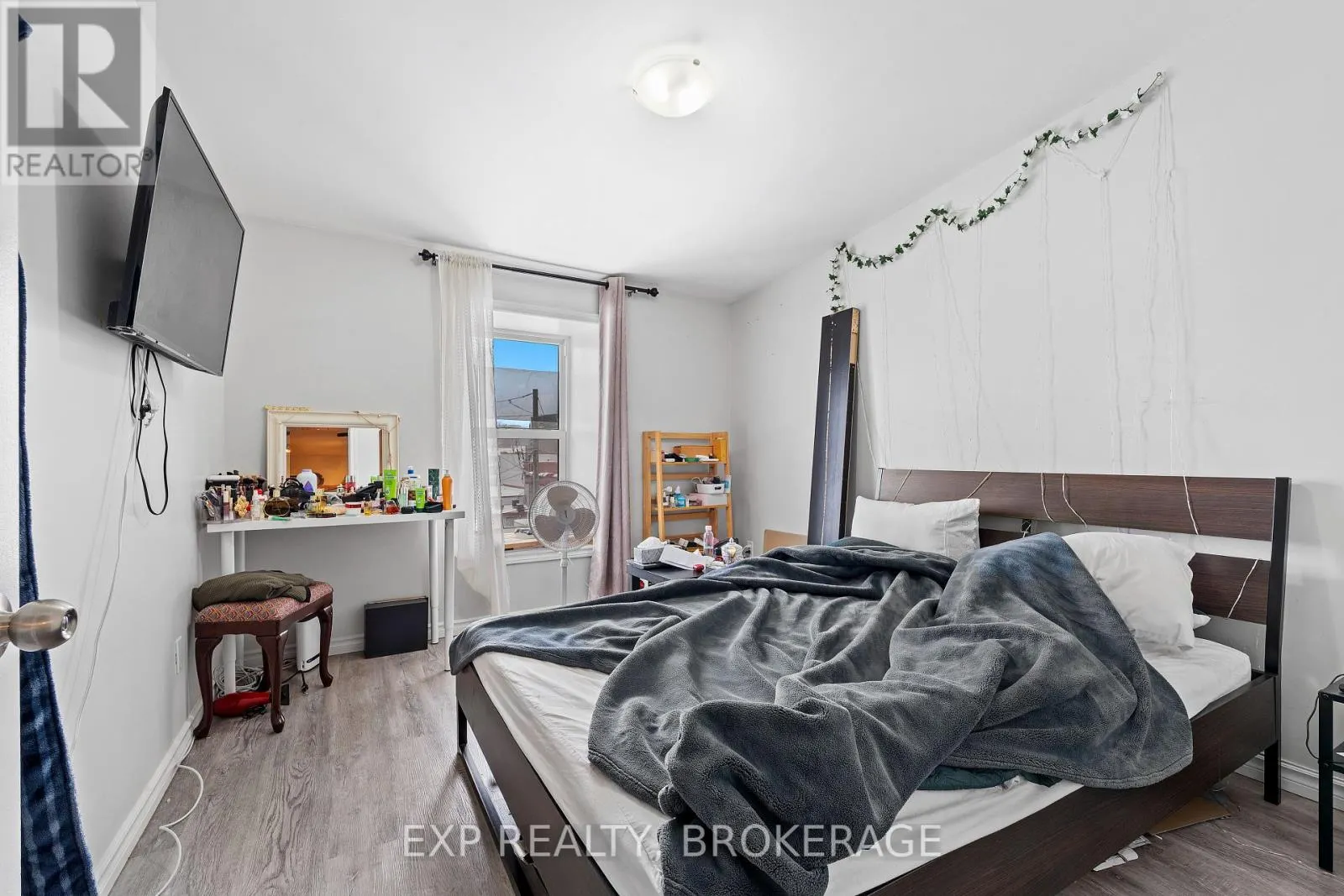 148-150 KING STREET W