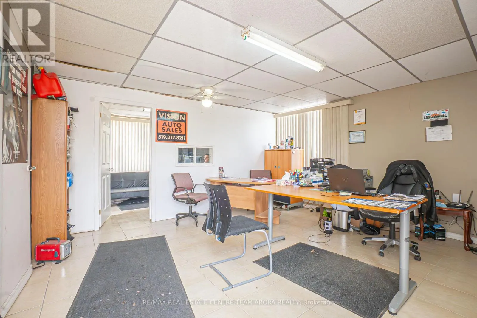 4016 DUNDAS STREET E