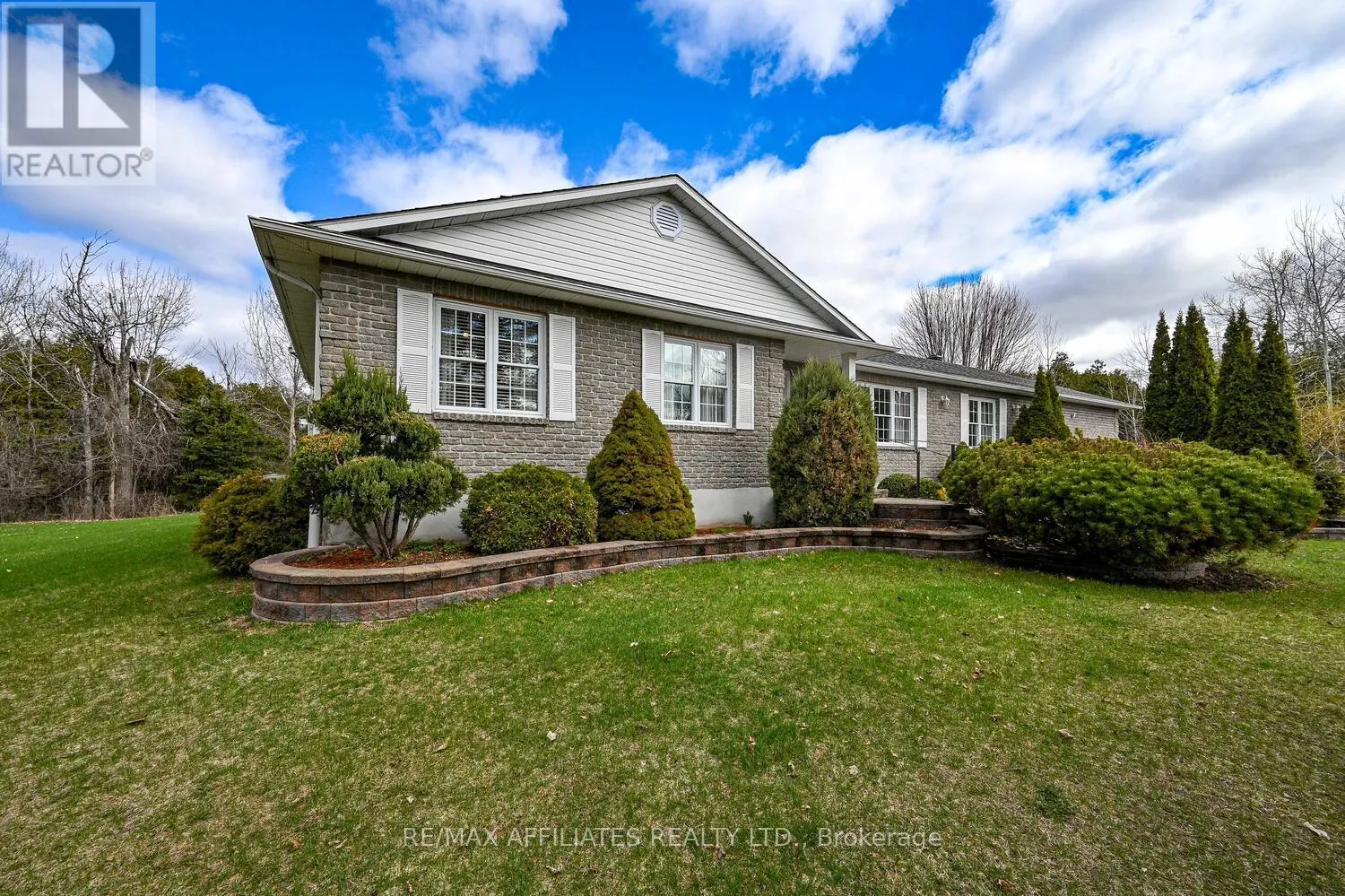 10 TUDOR CIRCLE