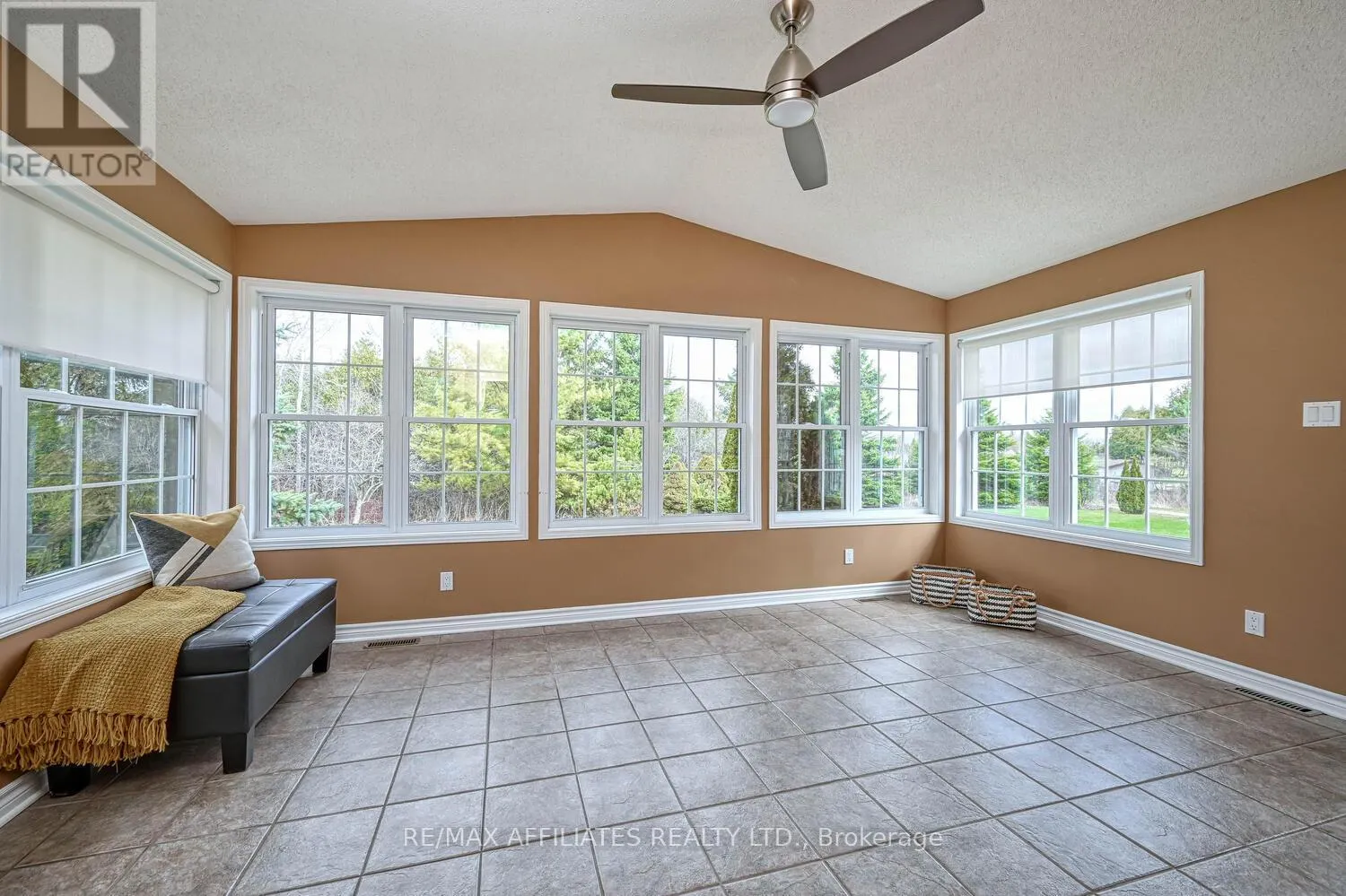 10 TUDOR CIRCLE
