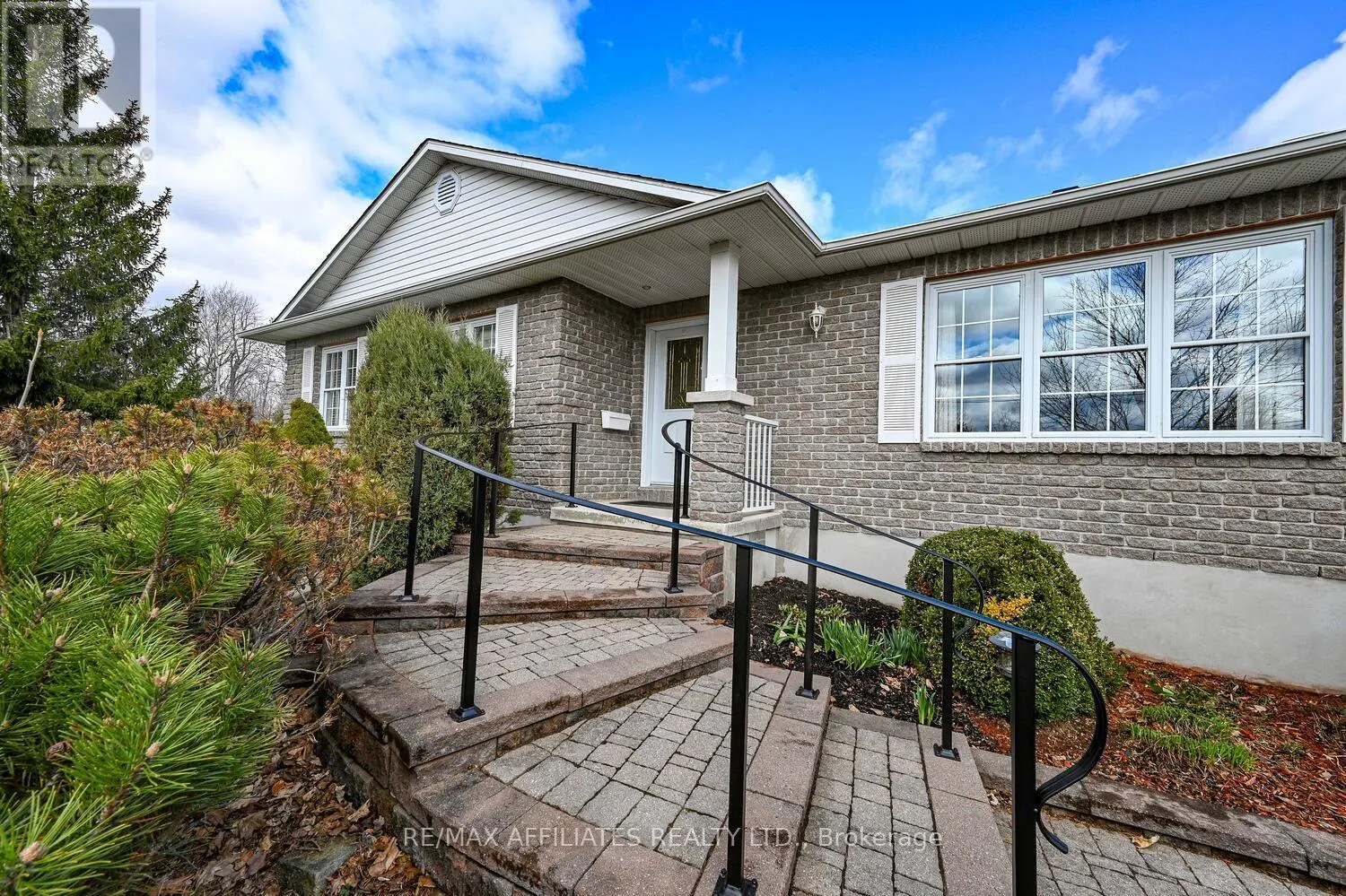 10 TUDOR CIRCLE
