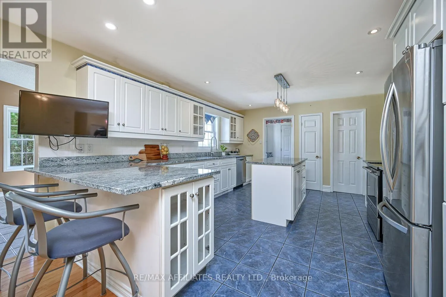 10 TUDOR CIRCLE