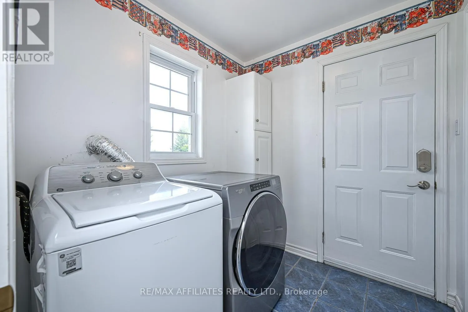 10 TUDOR CIRCLE