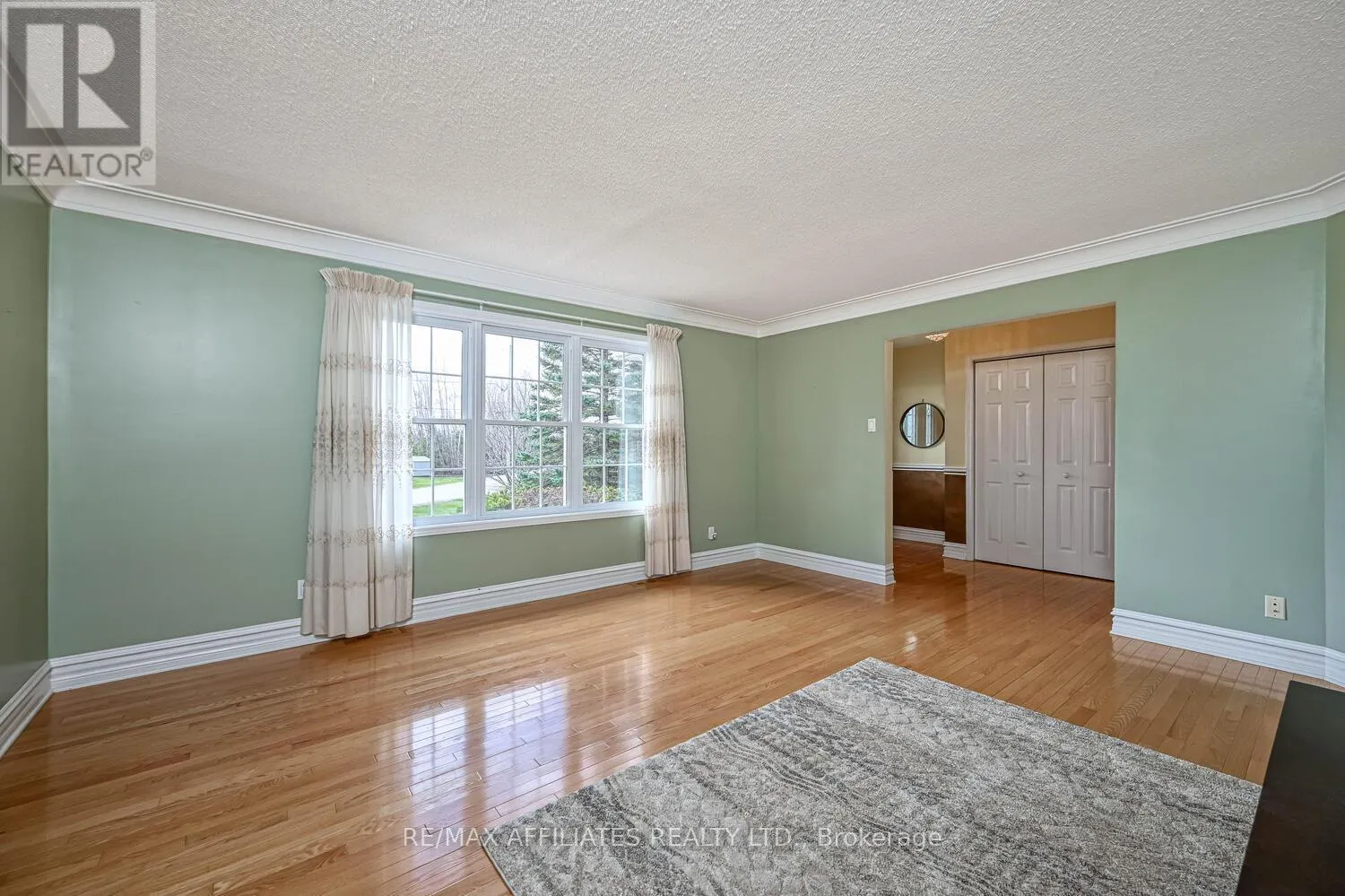 10 TUDOR CIRCLE