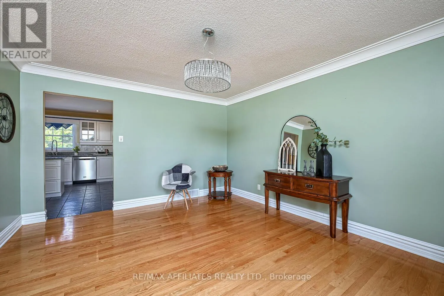 10 TUDOR CIRCLE