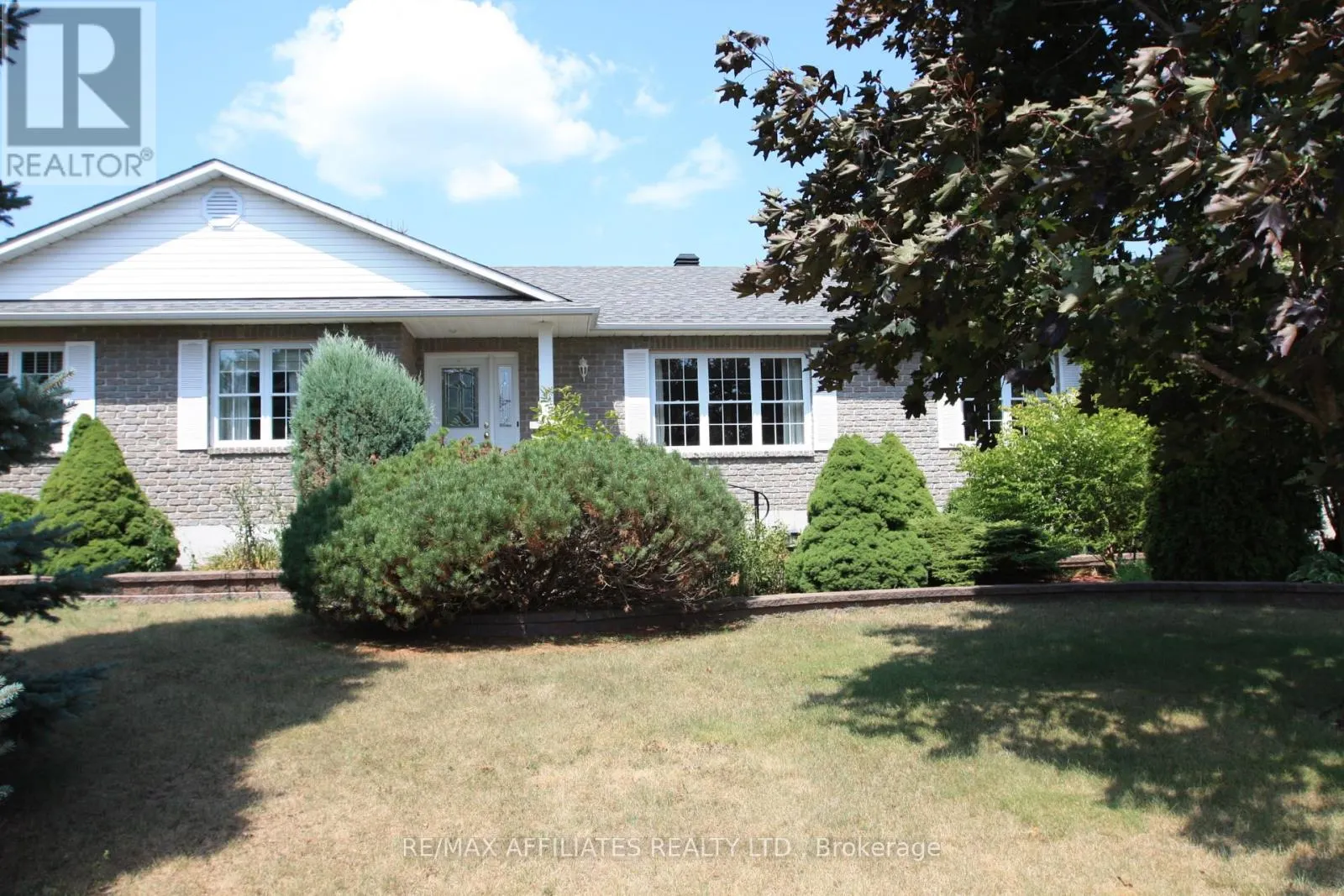 10 TUDOR CIRCLE