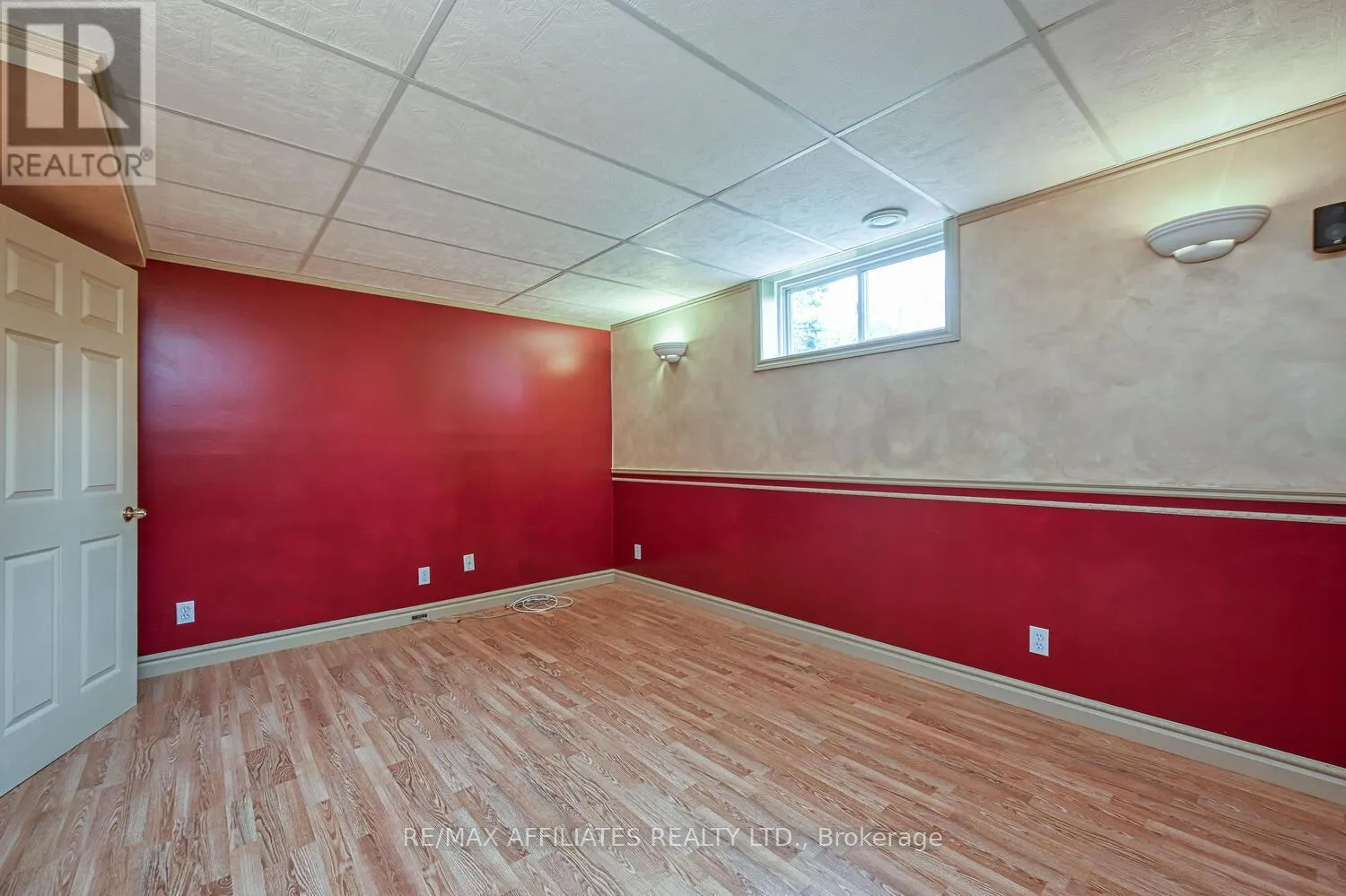 10 TUDOR CIRCLE