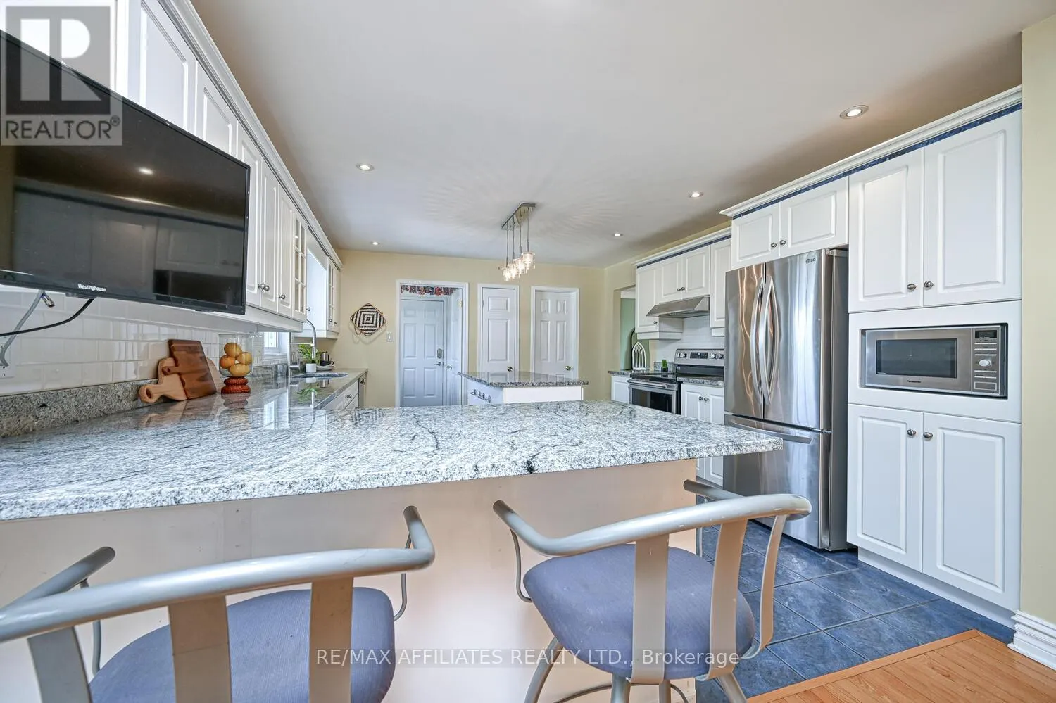 10 TUDOR CIRCLE