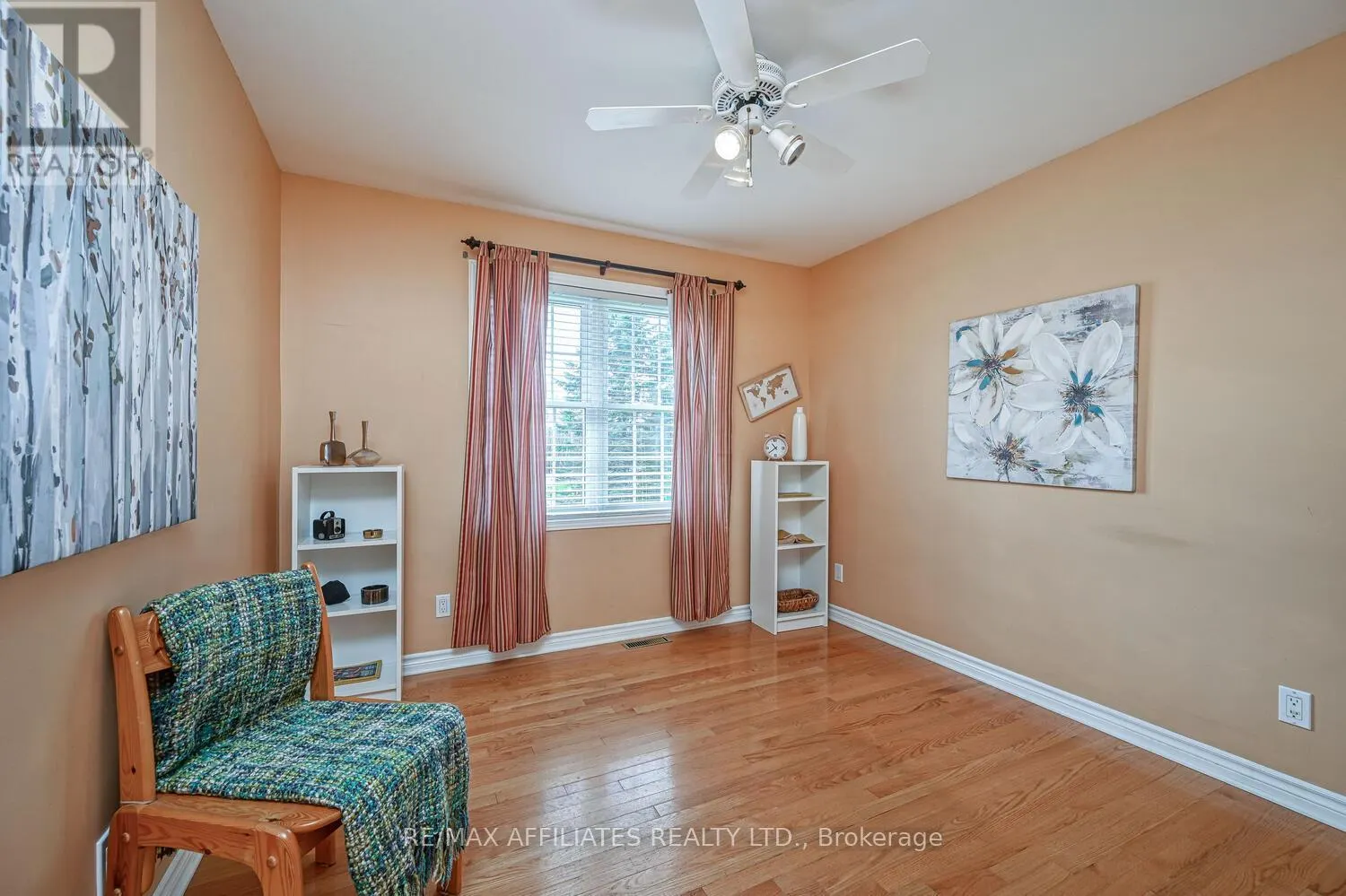 10 TUDOR CIRCLE