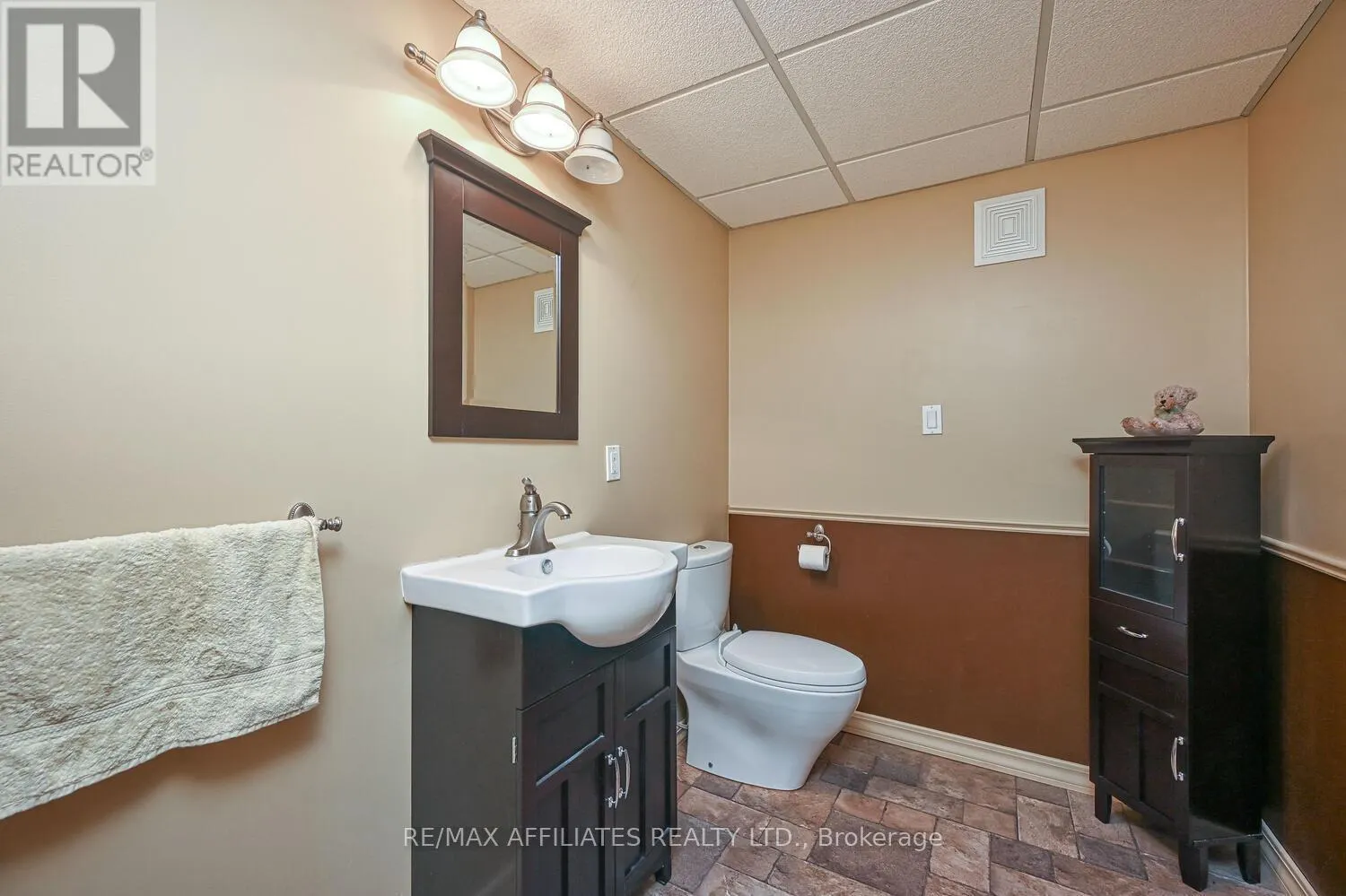 10 TUDOR CIRCLE