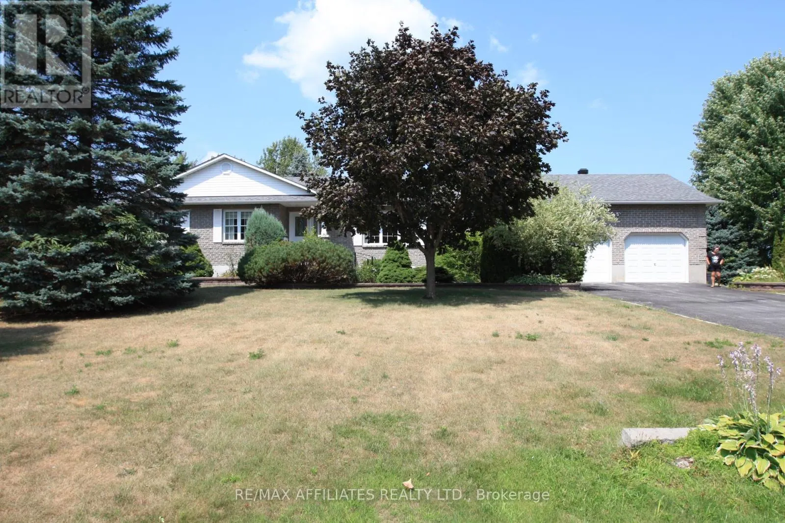 10 TUDOR CIRCLE