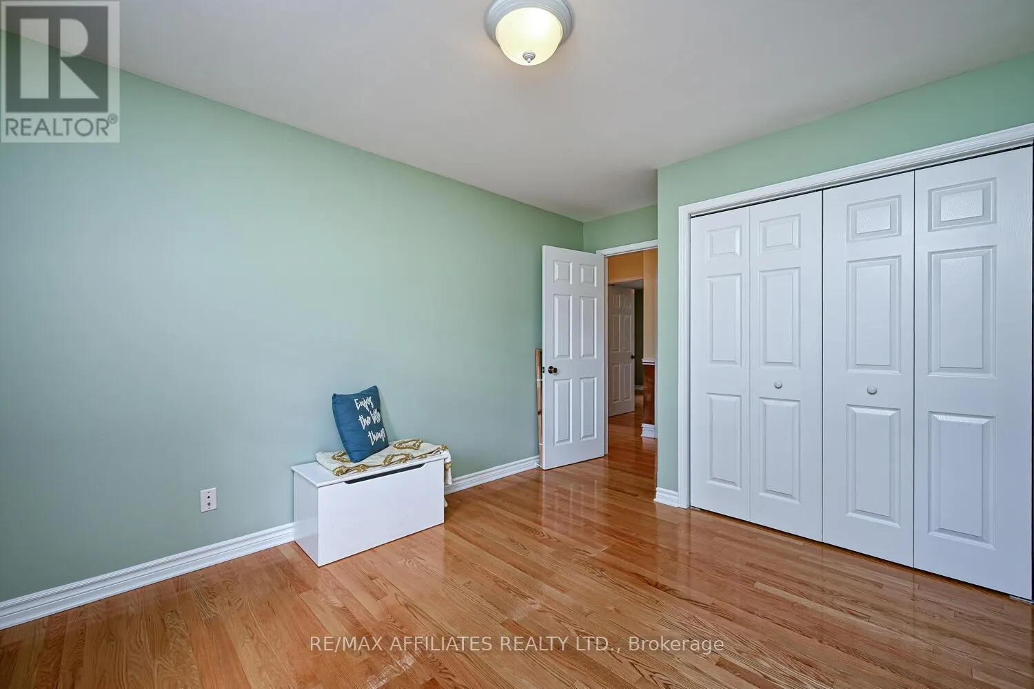10 TUDOR CIRCLE