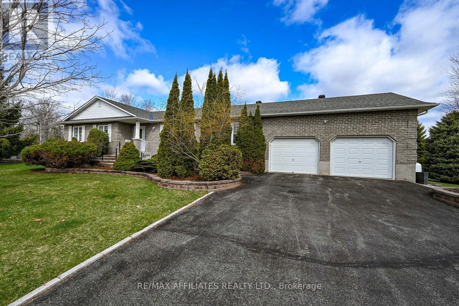 10 TUDOR CIRCLE