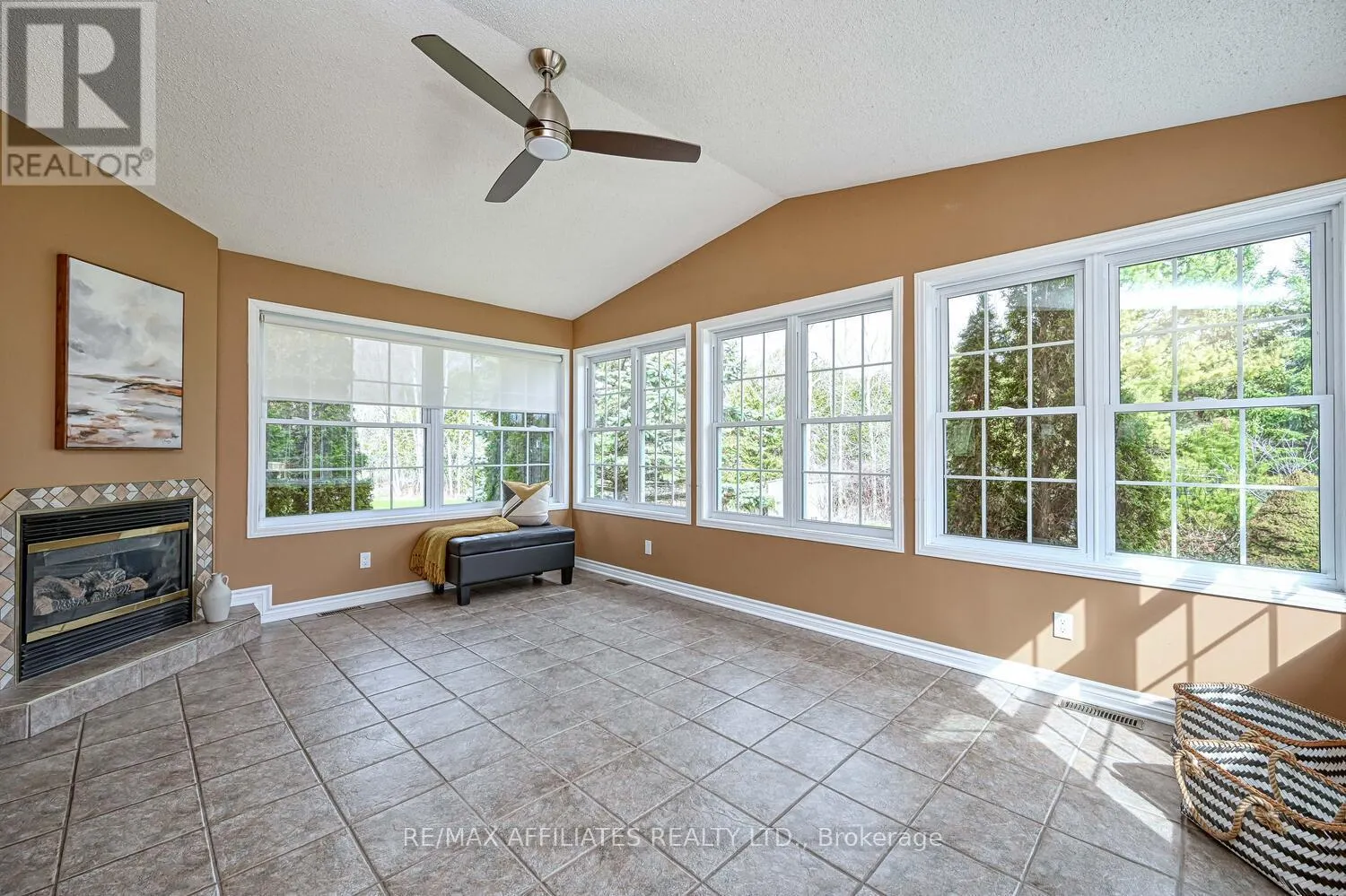 10 TUDOR CIRCLE