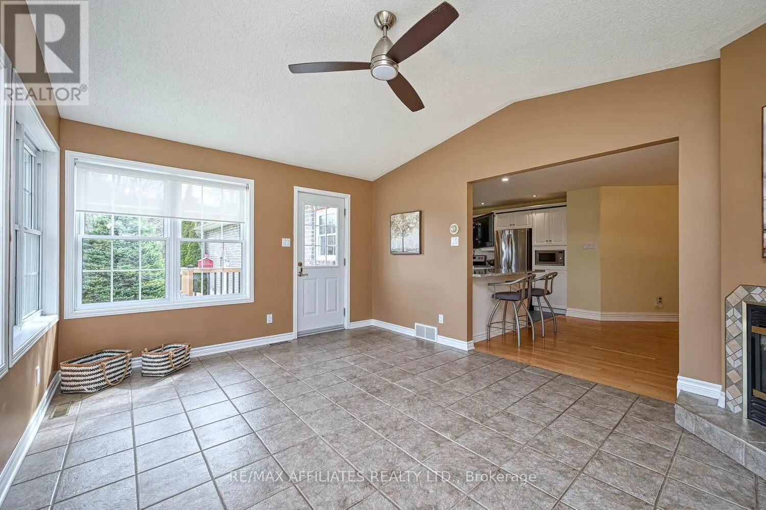 10 TUDOR CIRCLE