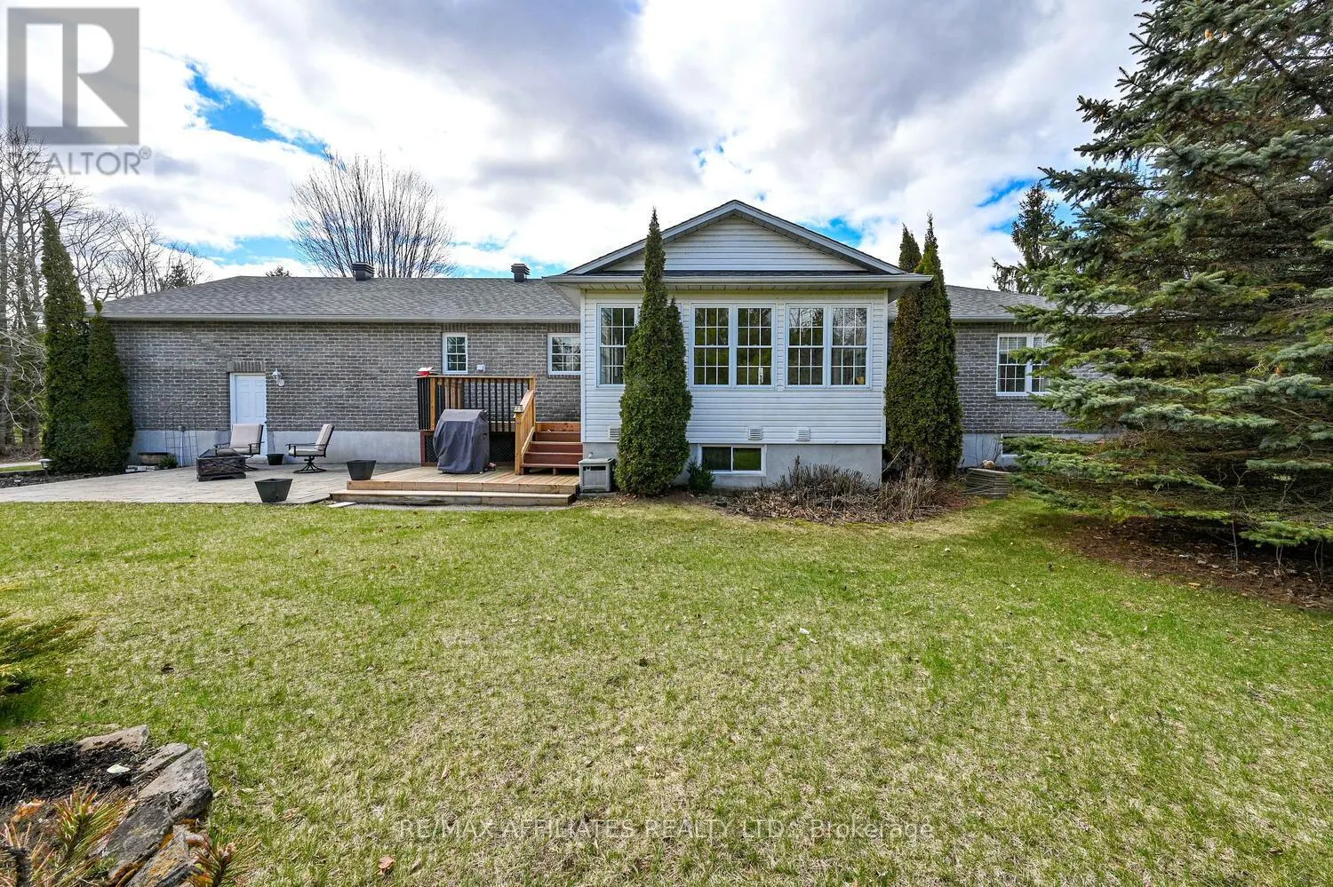 10 TUDOR CIRCLE
