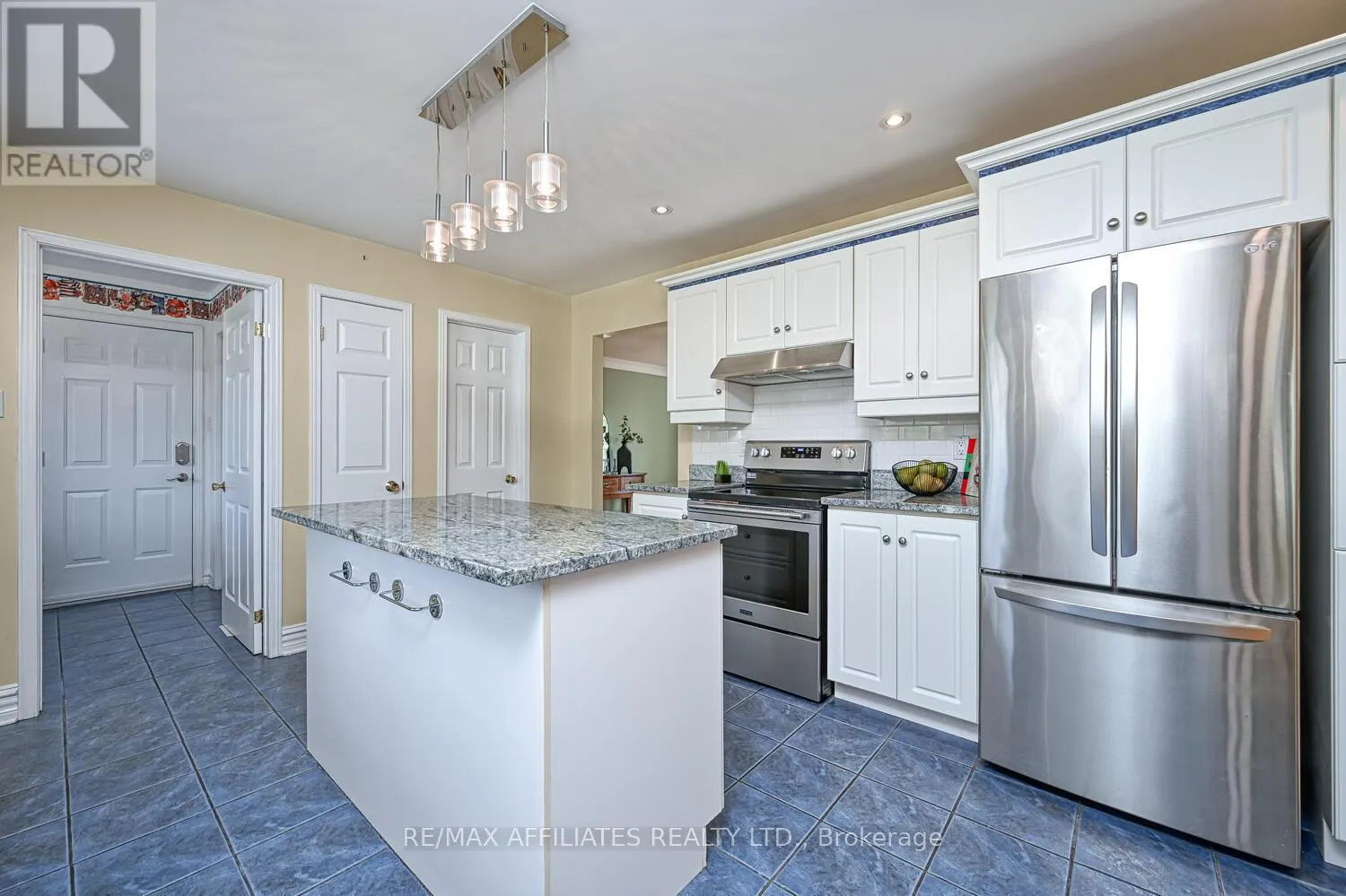 10 TUDOR CIRCLE