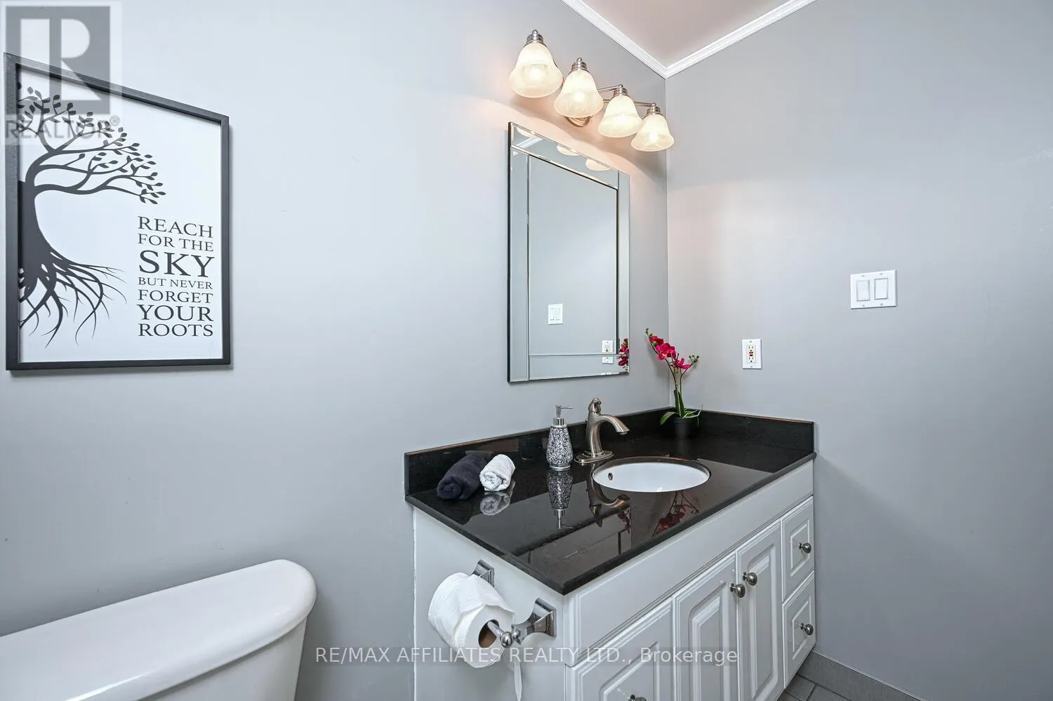 10 TUDOR CIRCLE
