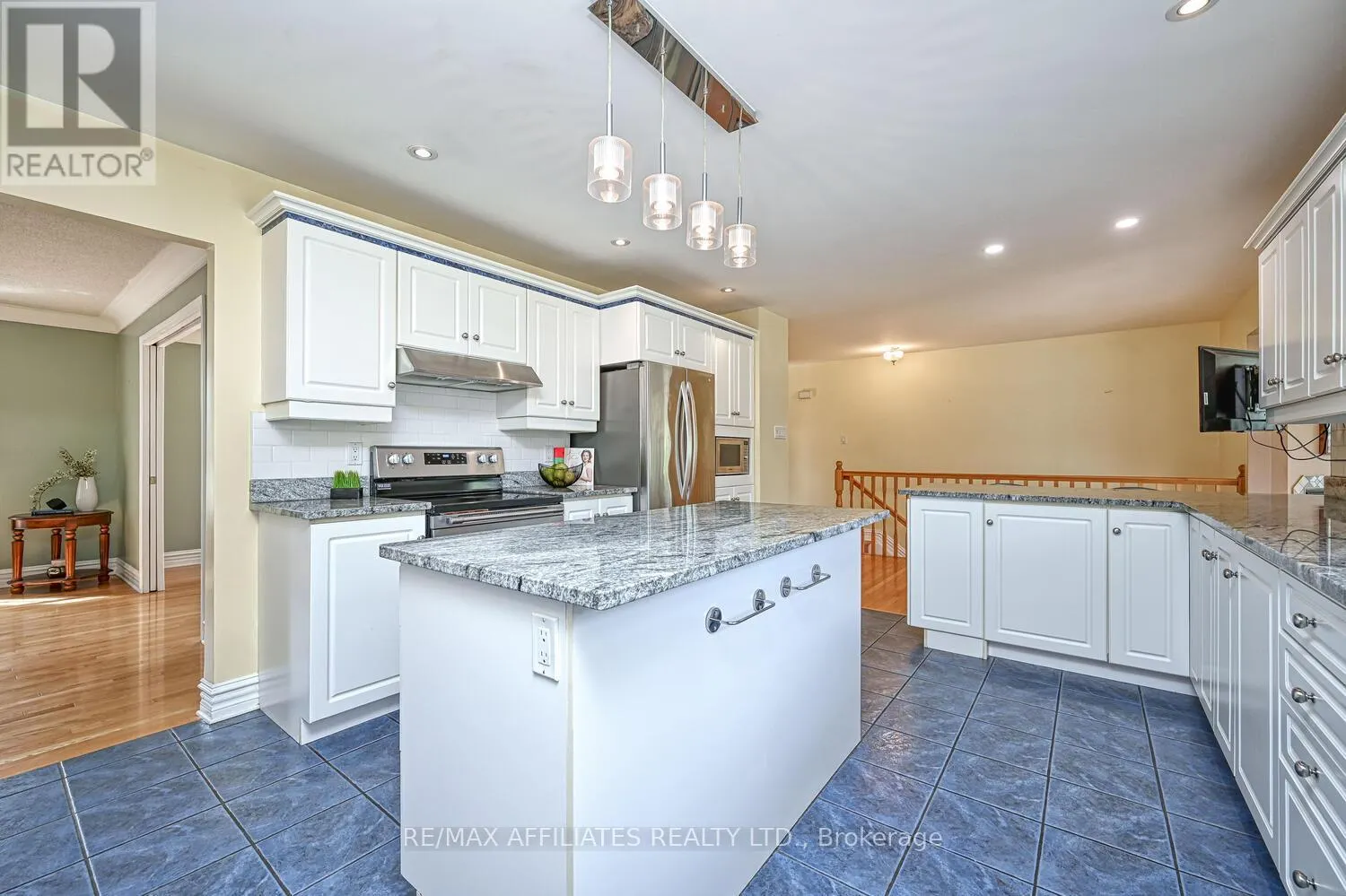 10 TUDOR CIRCLE