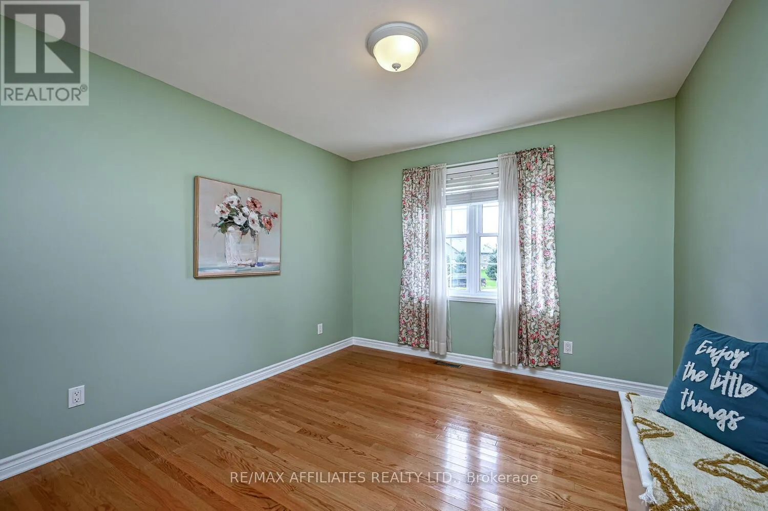 10 TUDOR CIRCLE