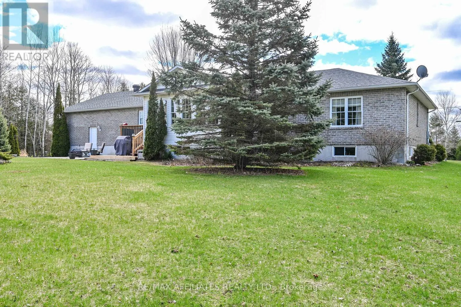 10 TUDOR CIRCLE