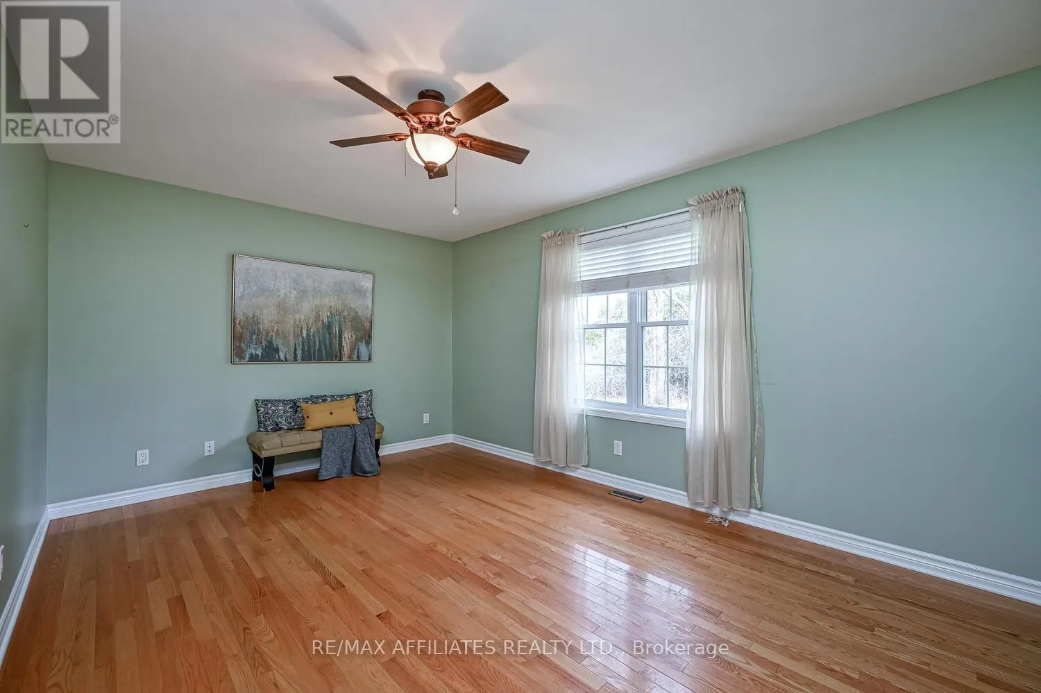 10 TUDOR CIRCLE