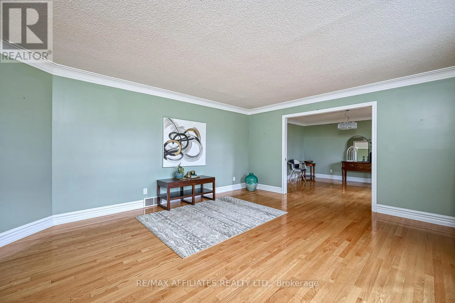 10 TUDOR CIRCLE