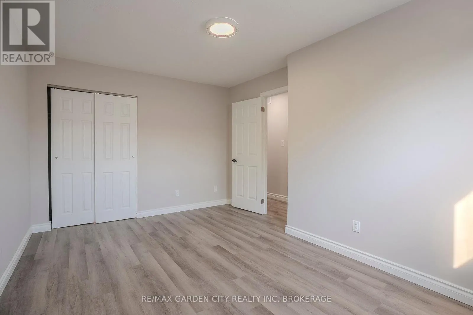 15 - 149 ST. CATHARINES STREET, #15