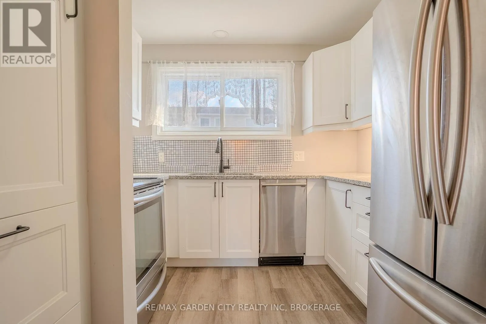 15 - 149 ST. CATHARINES STREET, #15