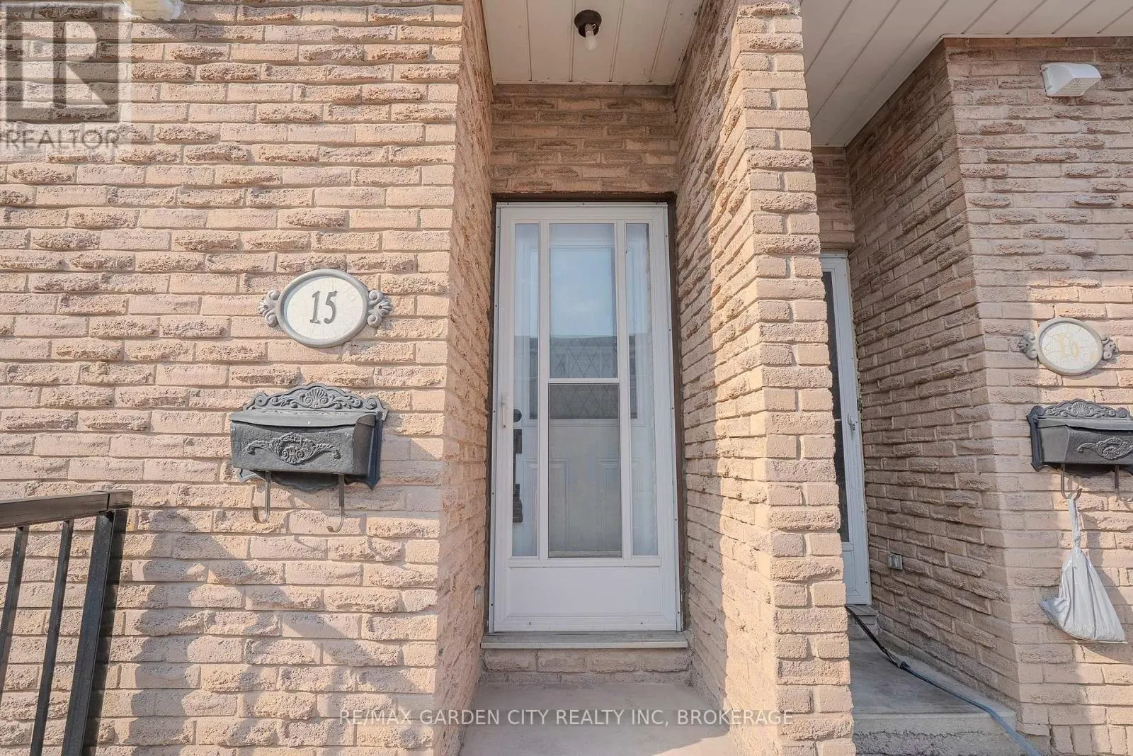15 - 149 ST. CATHARINES STREET, #15
