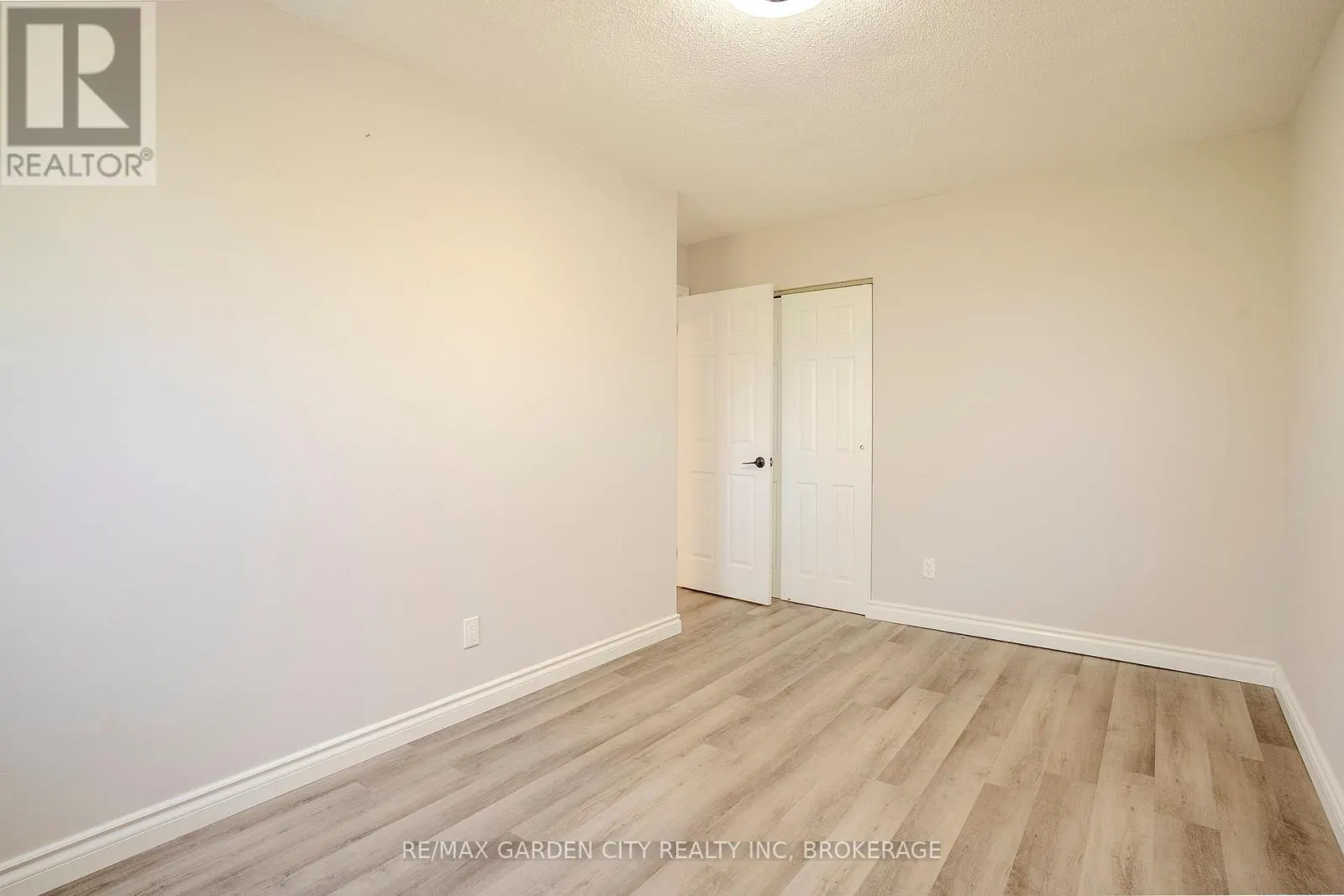 15 - 149 ST. CATHARINES STREET, #15