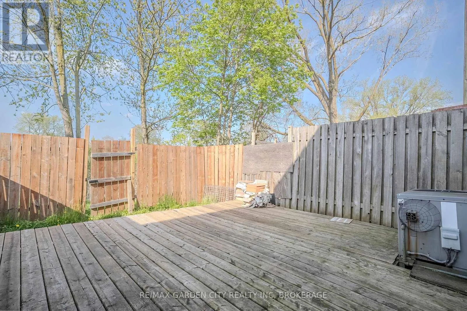 15 - 149 ST. CATHARINES STREET, #15
