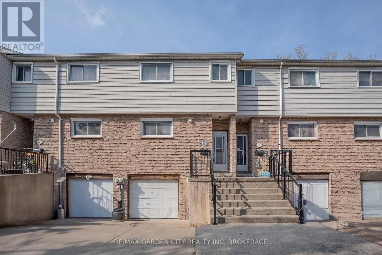 15 - 149 ST. CATHARINES STREET, #15