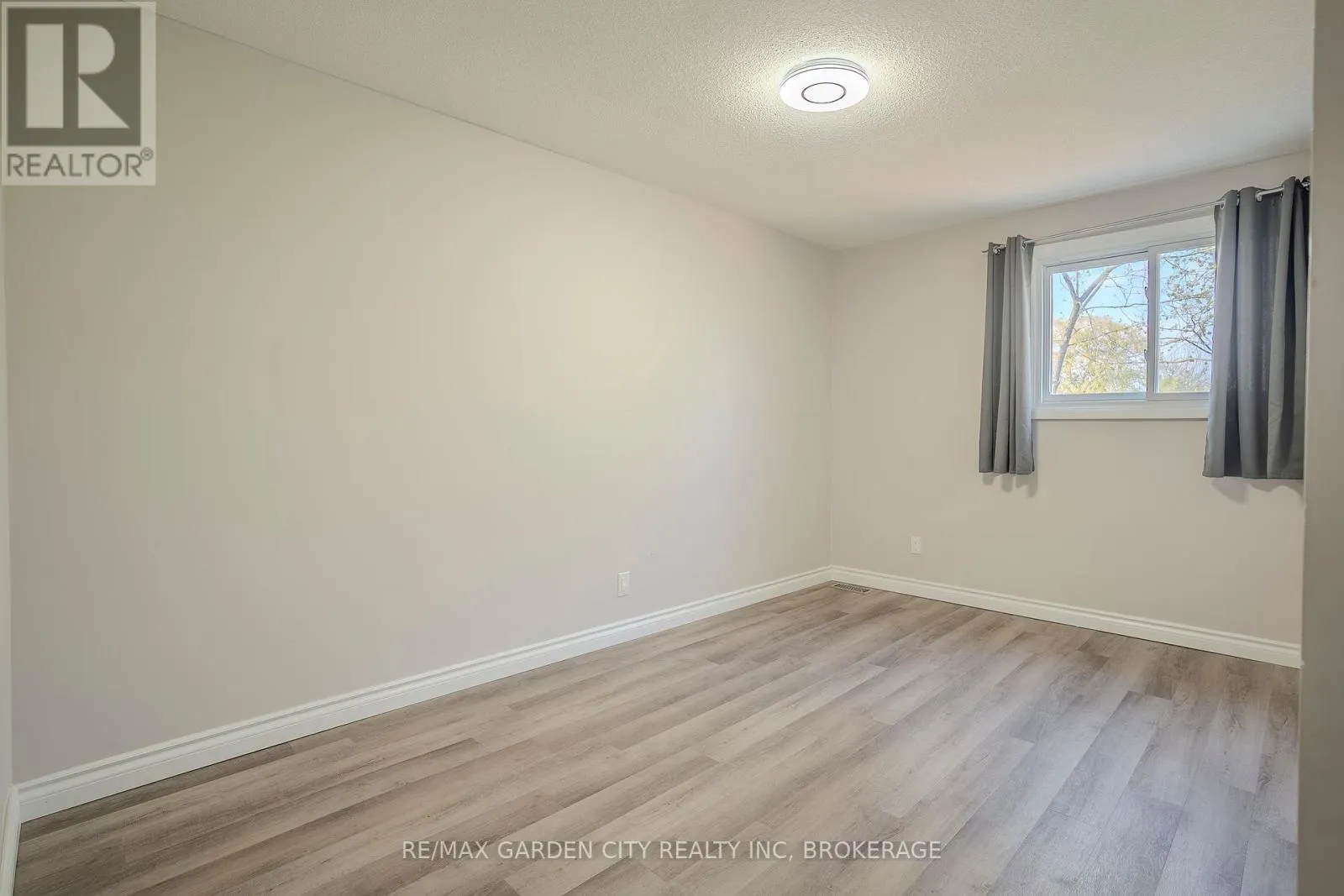 15 - 149 ST. CATHARINES STREET, #15
