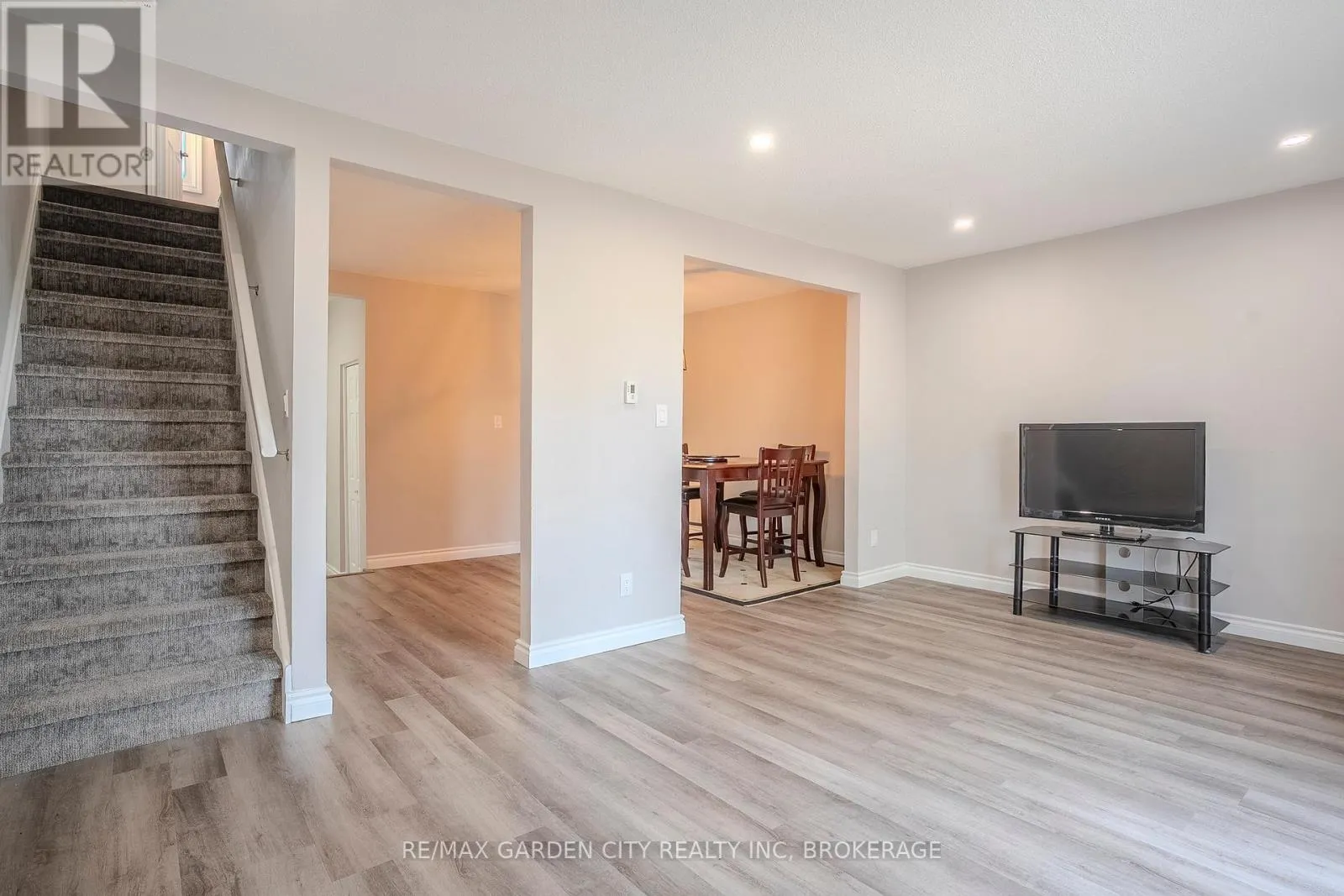 15 - 149 ST. CATHARINES STREET, #15