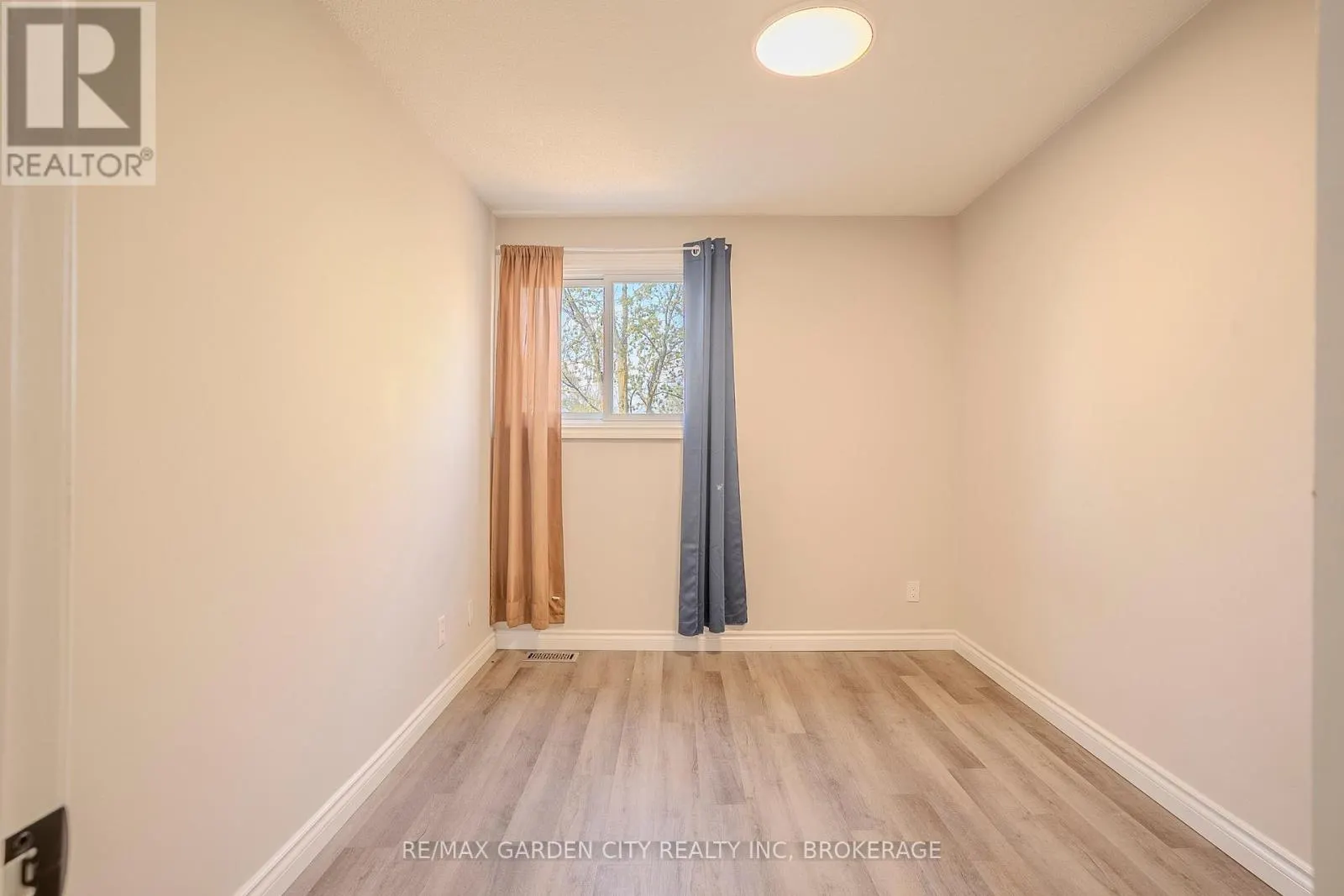 15 - 149 ST. CATHARINES STREET, #15