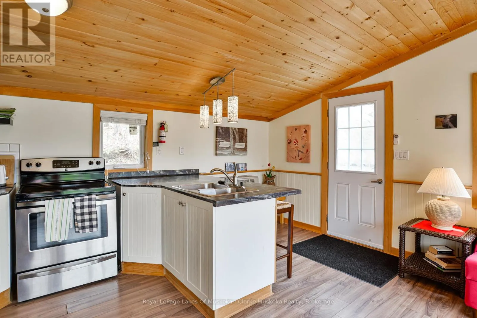7 - 7 SILVER POINT ROAD, #7