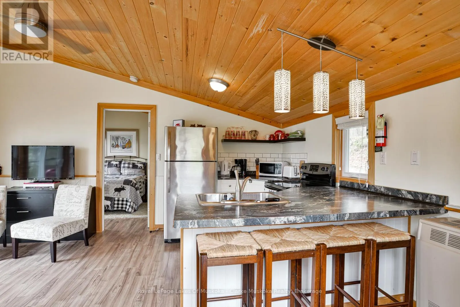 7 - 7 SILVER POINT ROAD, #7