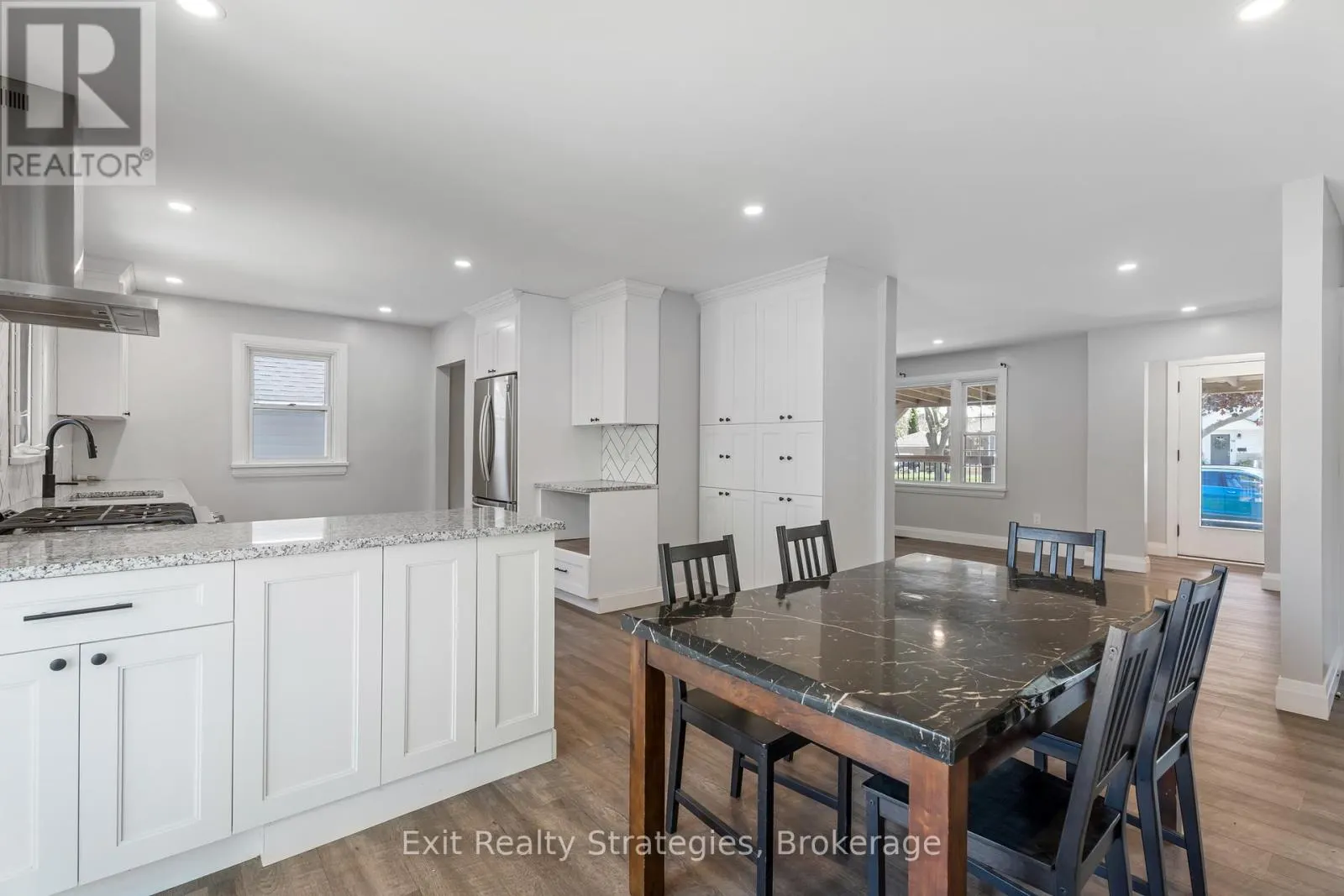 9 HEYWOOD AVENUE