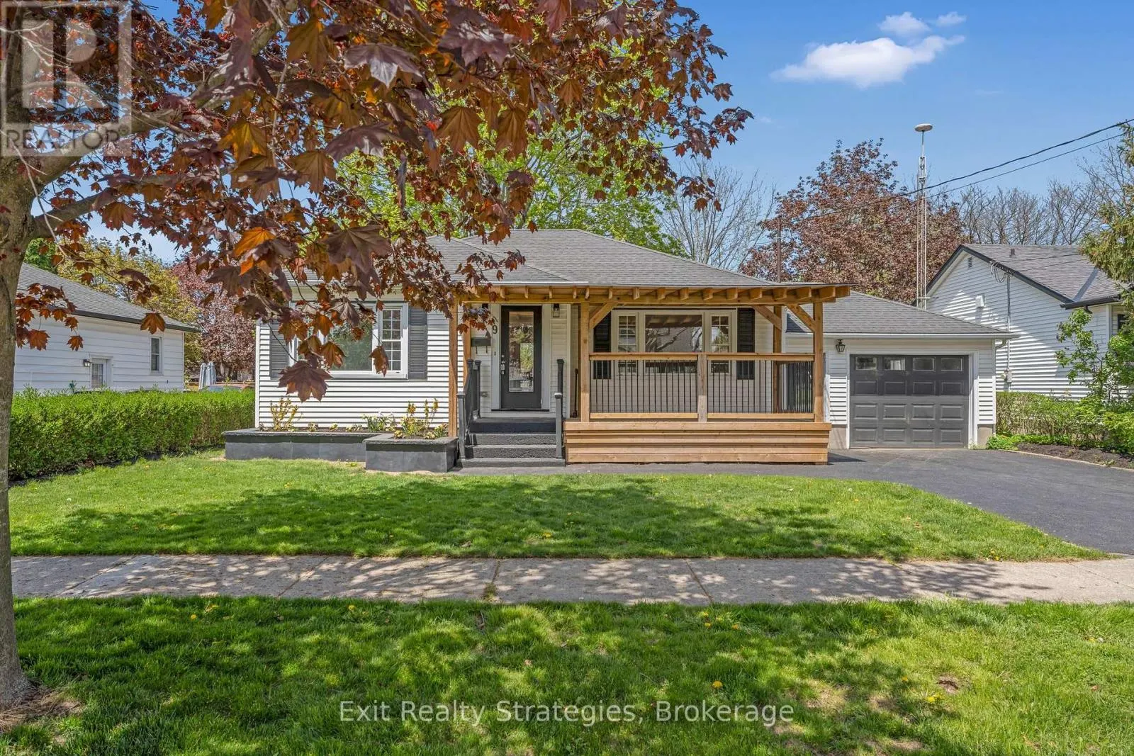 9 HEYWOOD AVENUE