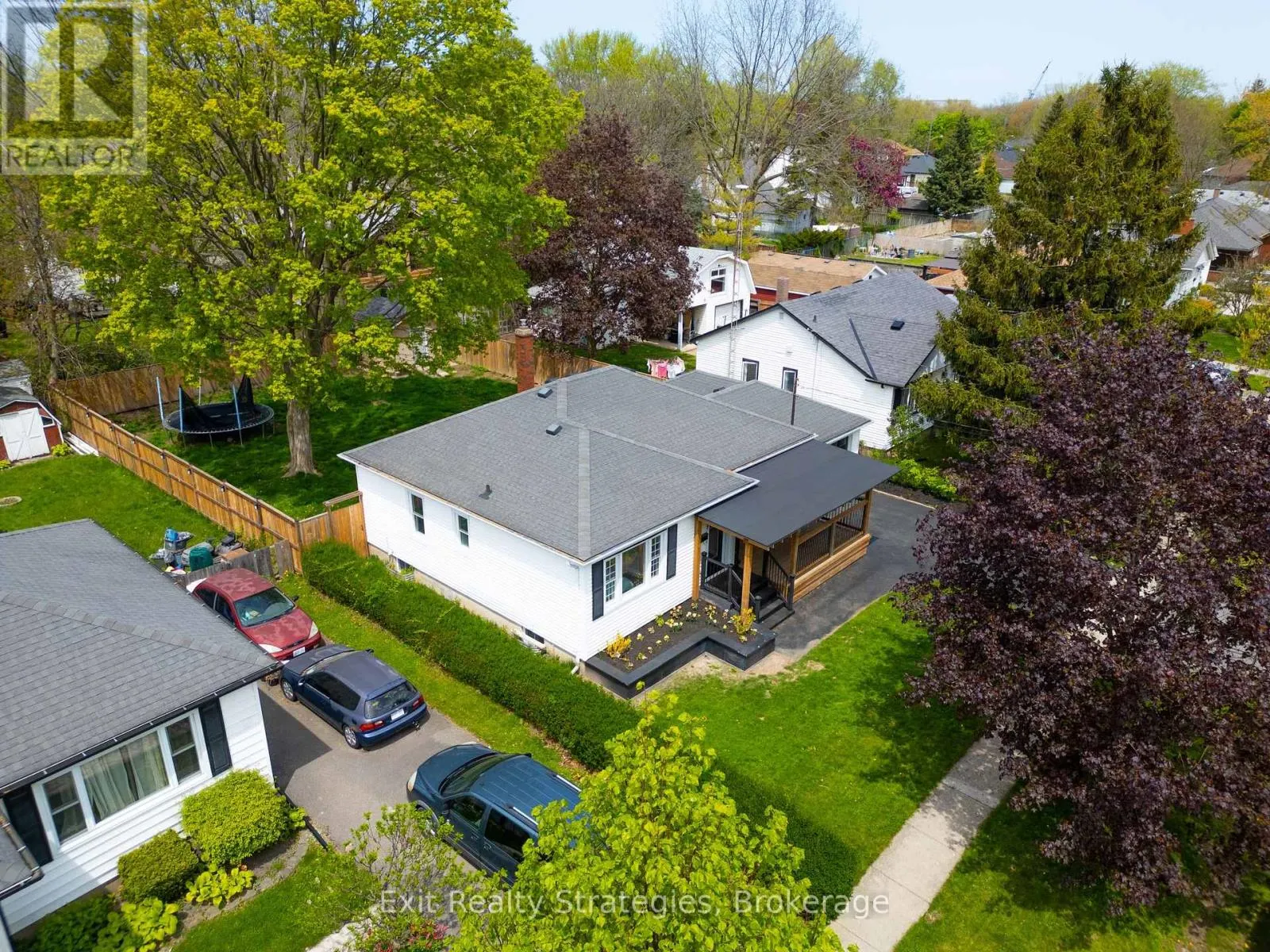9 HEYWOOD AVENUE