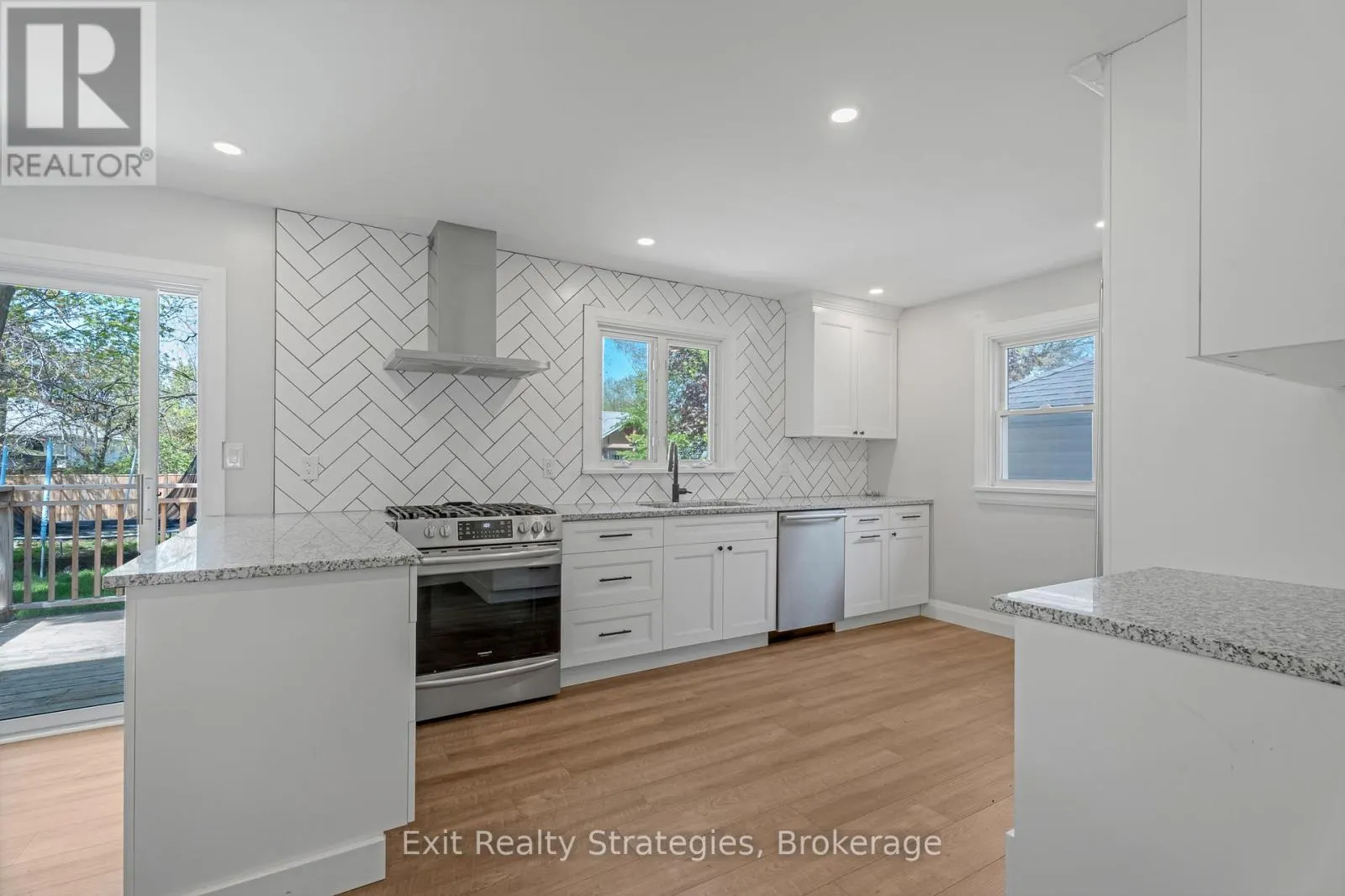 9 HEYWOOD AVENUE