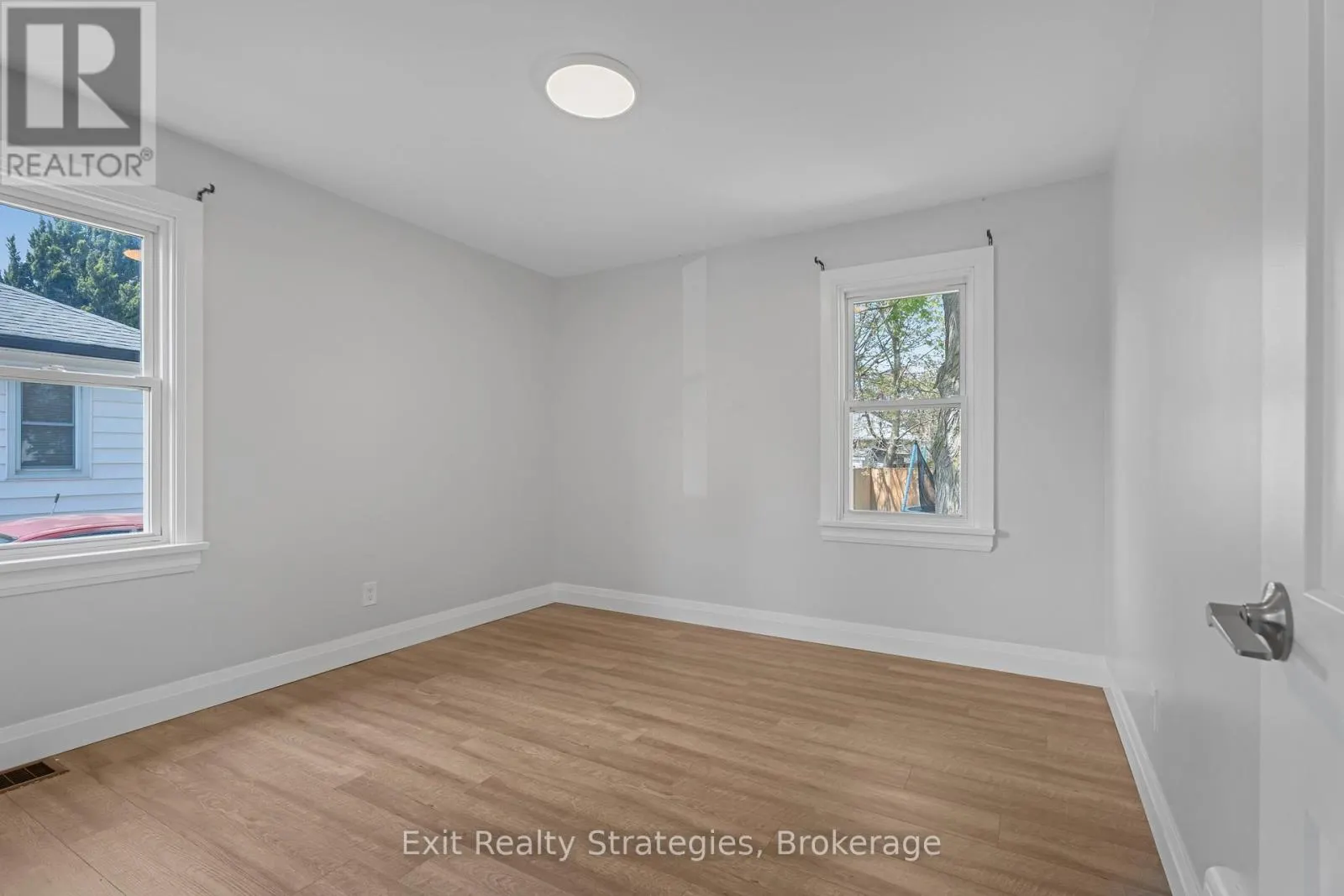 9 HEYWOOD AVENUE