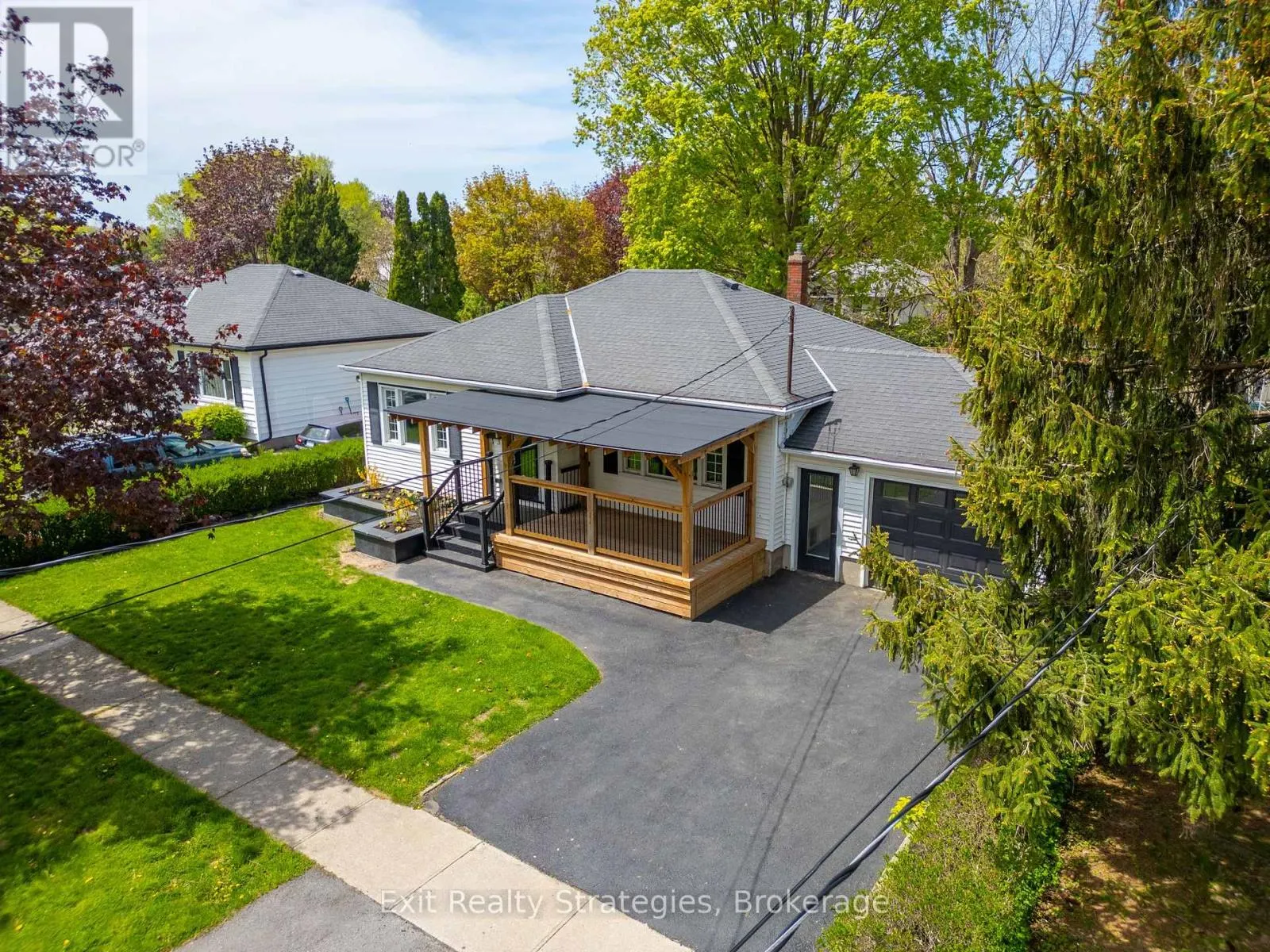 9 HEYWOOD AVENUE