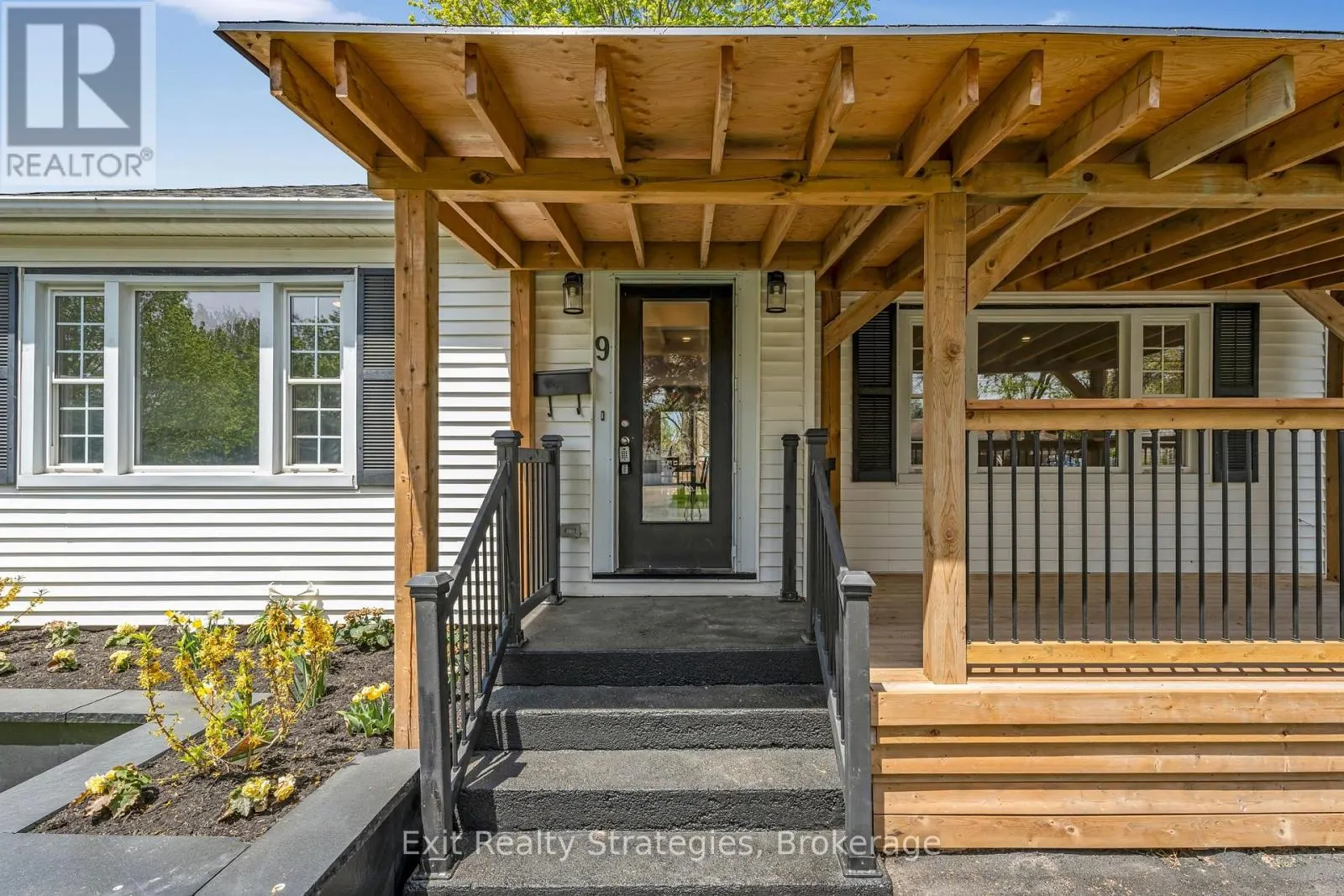 9 HEYWOOD AVENUE