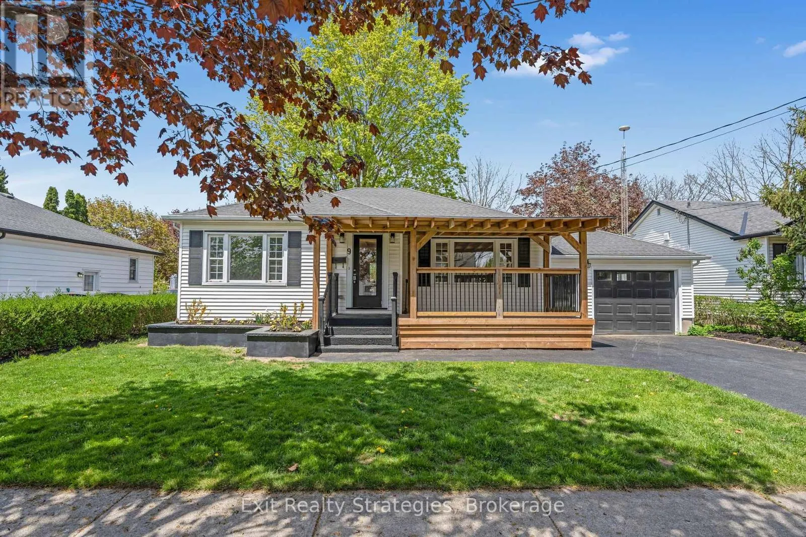 9 HEYWOOD AVENUE