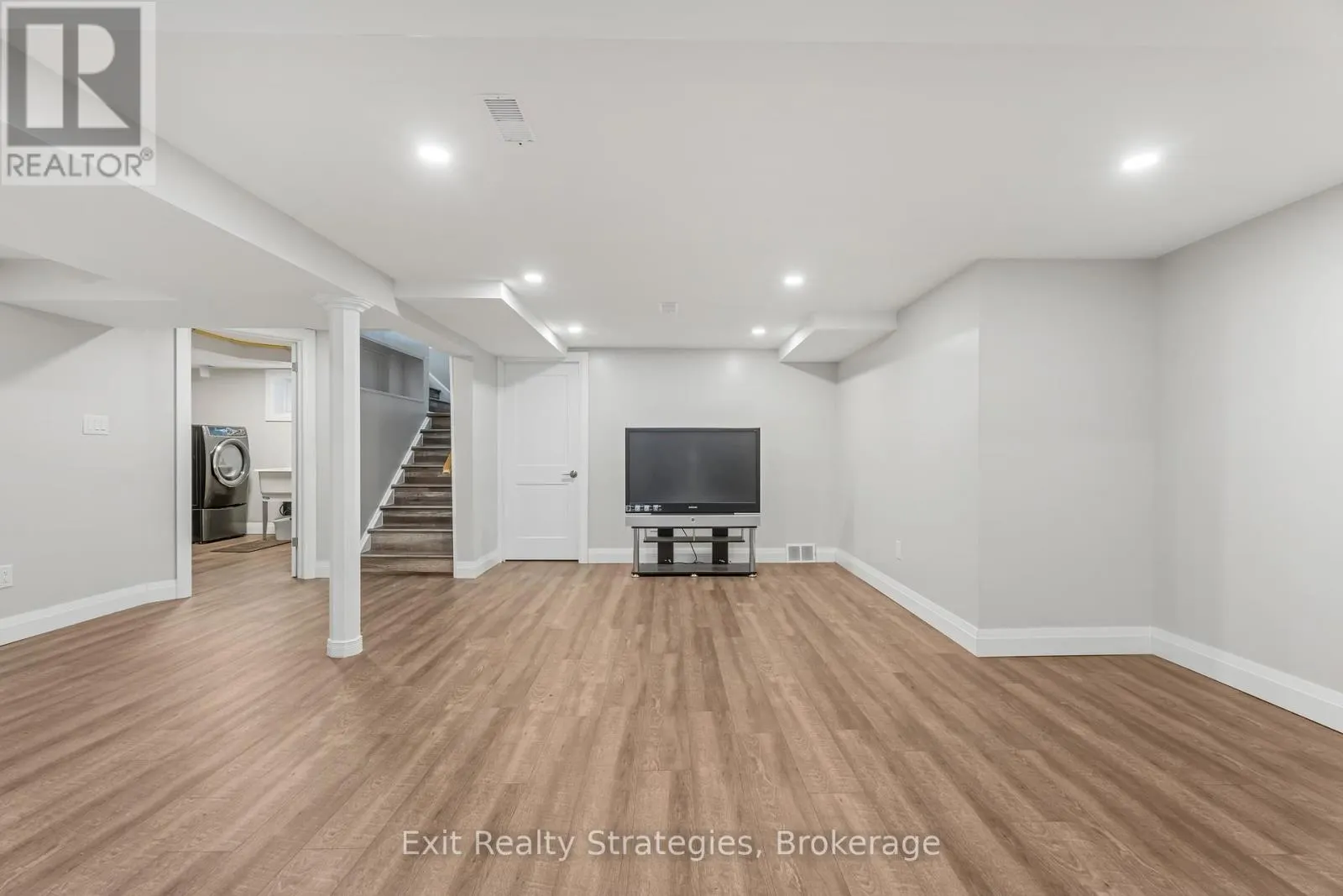 9 HEYWOOD AVENUE