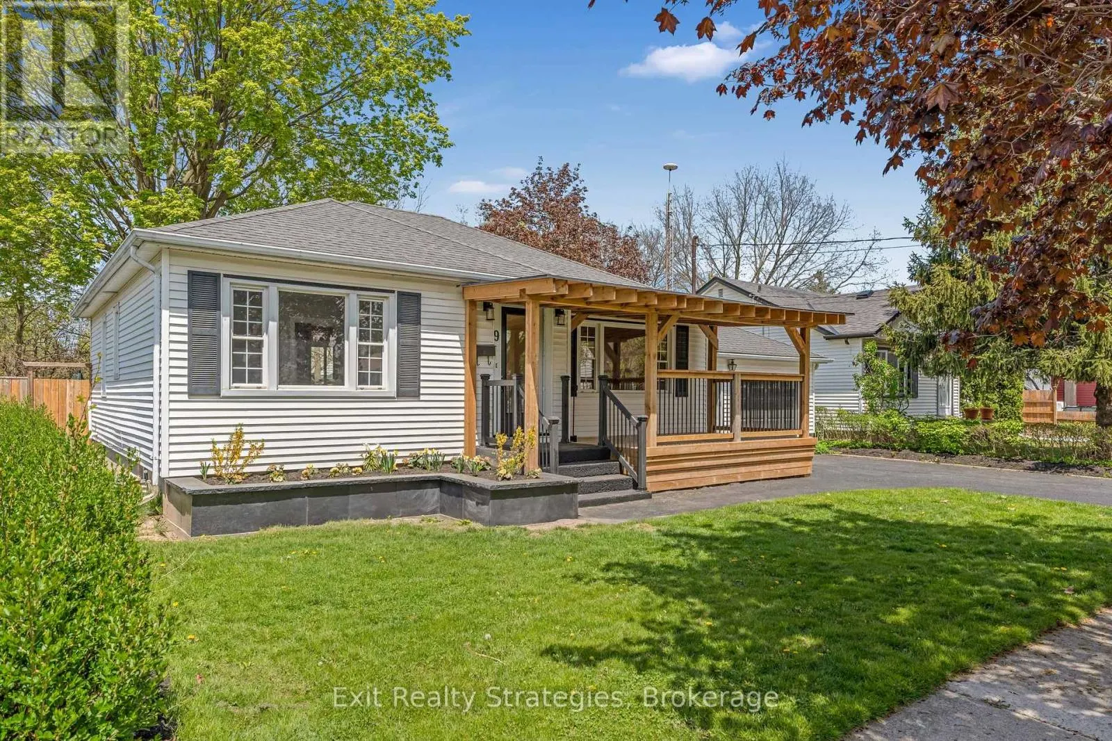 9 HEYWOOD AVENUE