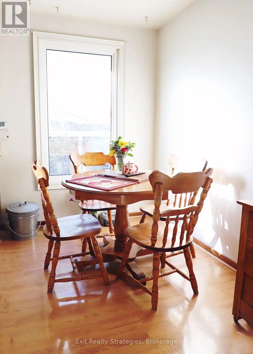 35 MCDONAGH CRESCENT W
