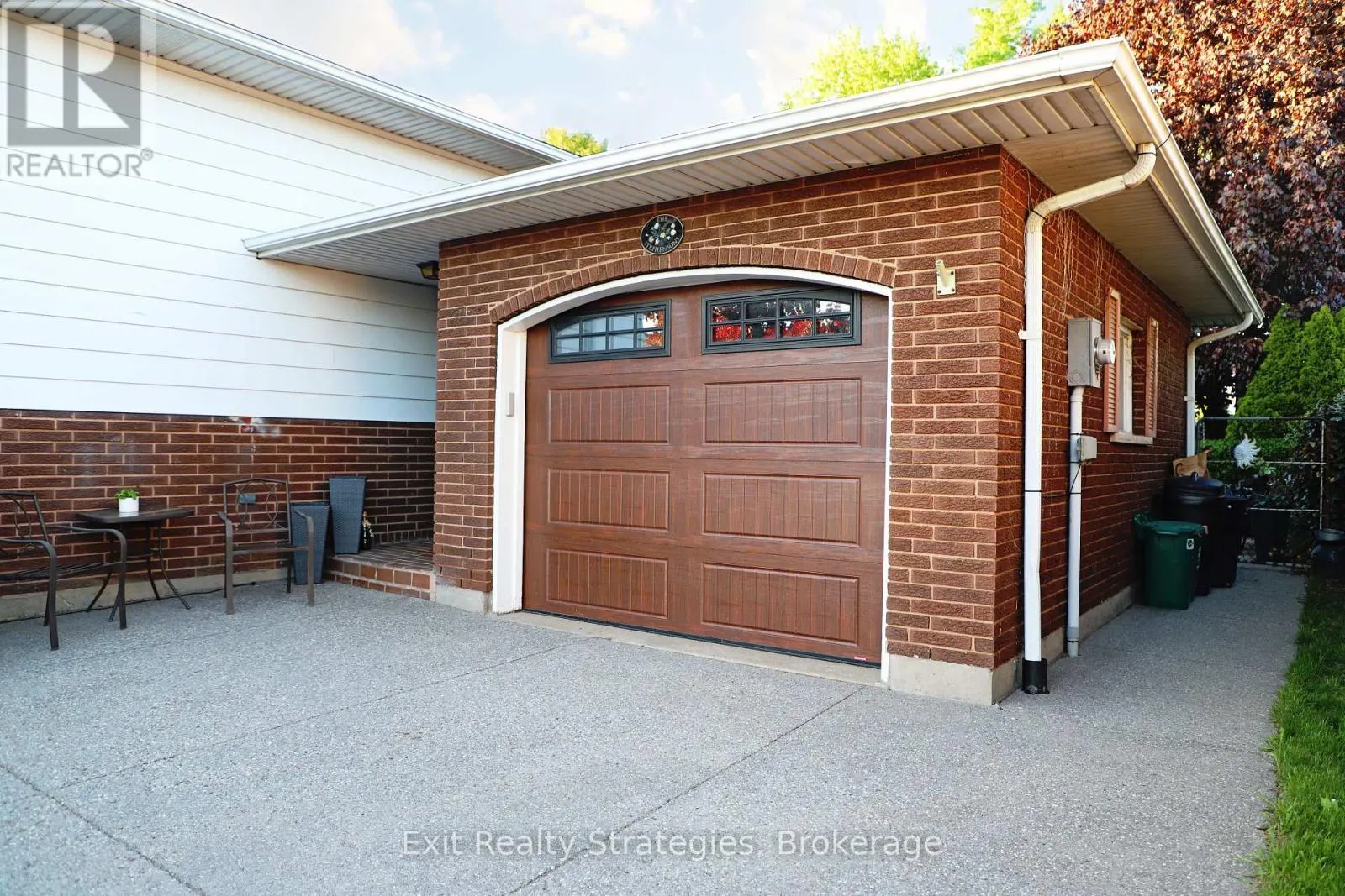 35 MCDONAGH CRESCENT W